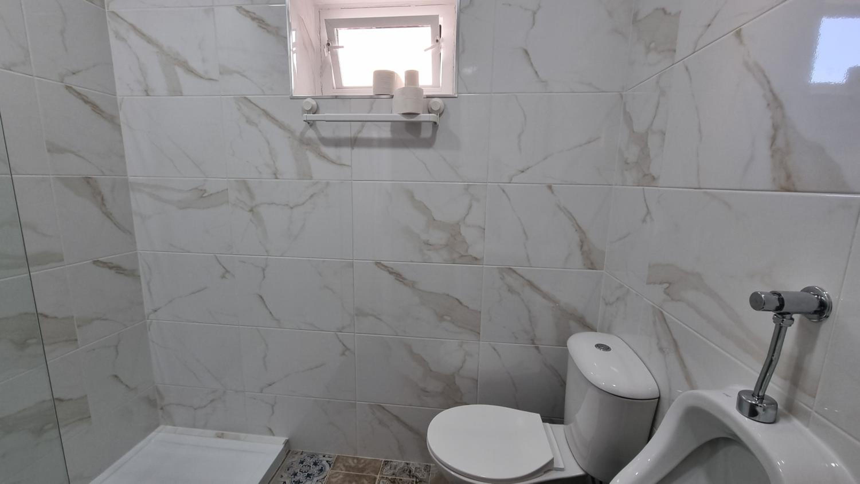 Double Room - Photo 35