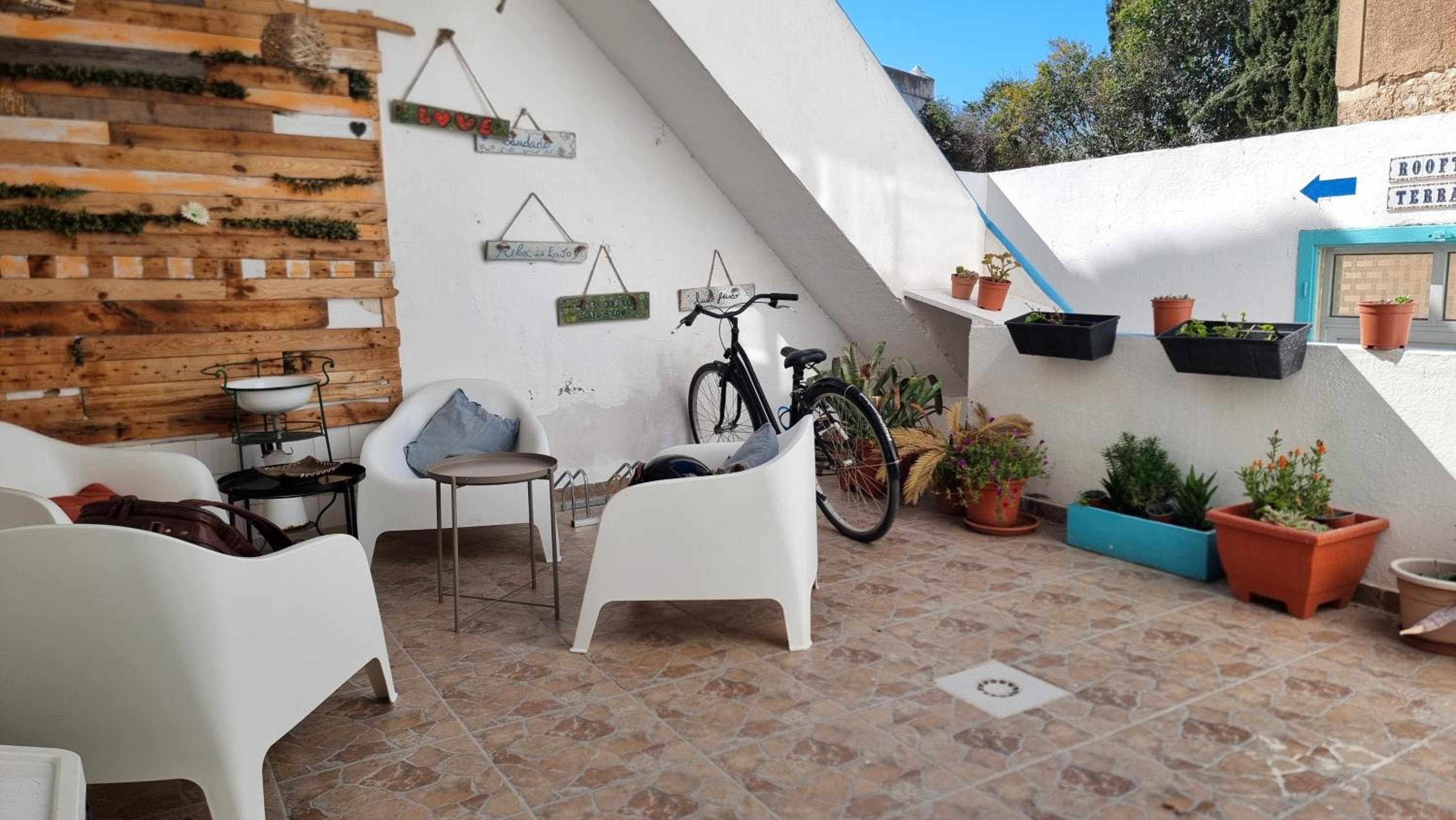 Large Double Room - Photo 4