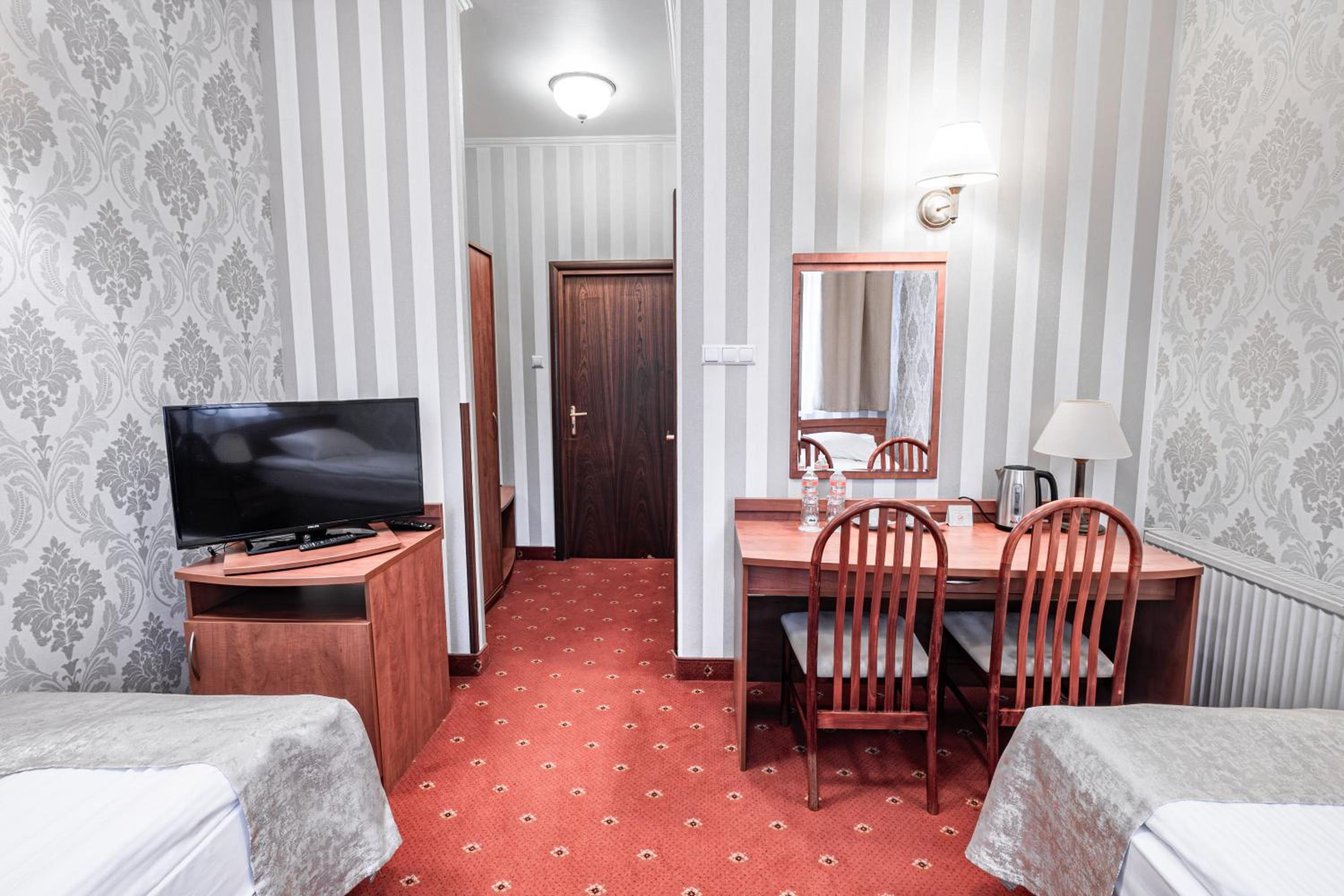 Twin Room - Photo 3