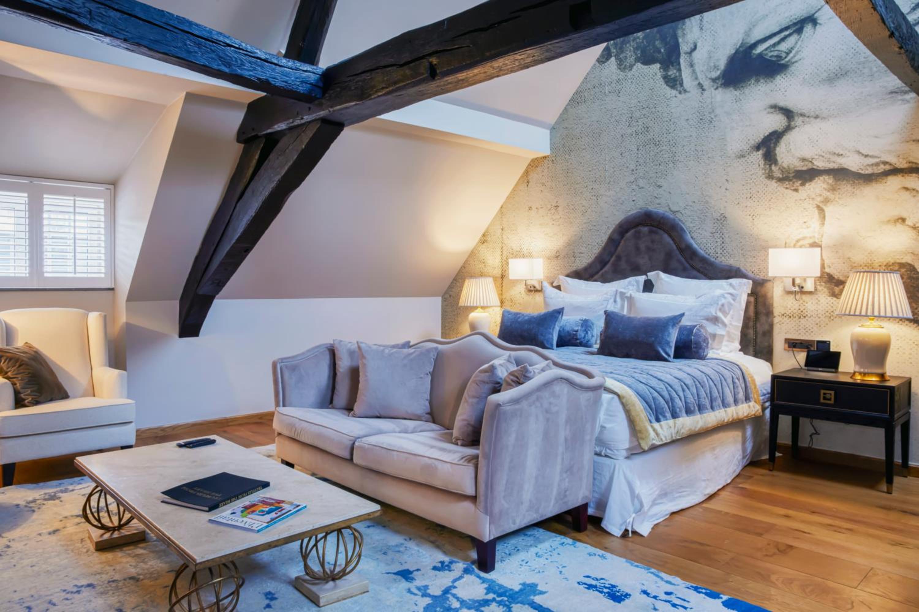 Signature Suite - Photo 4