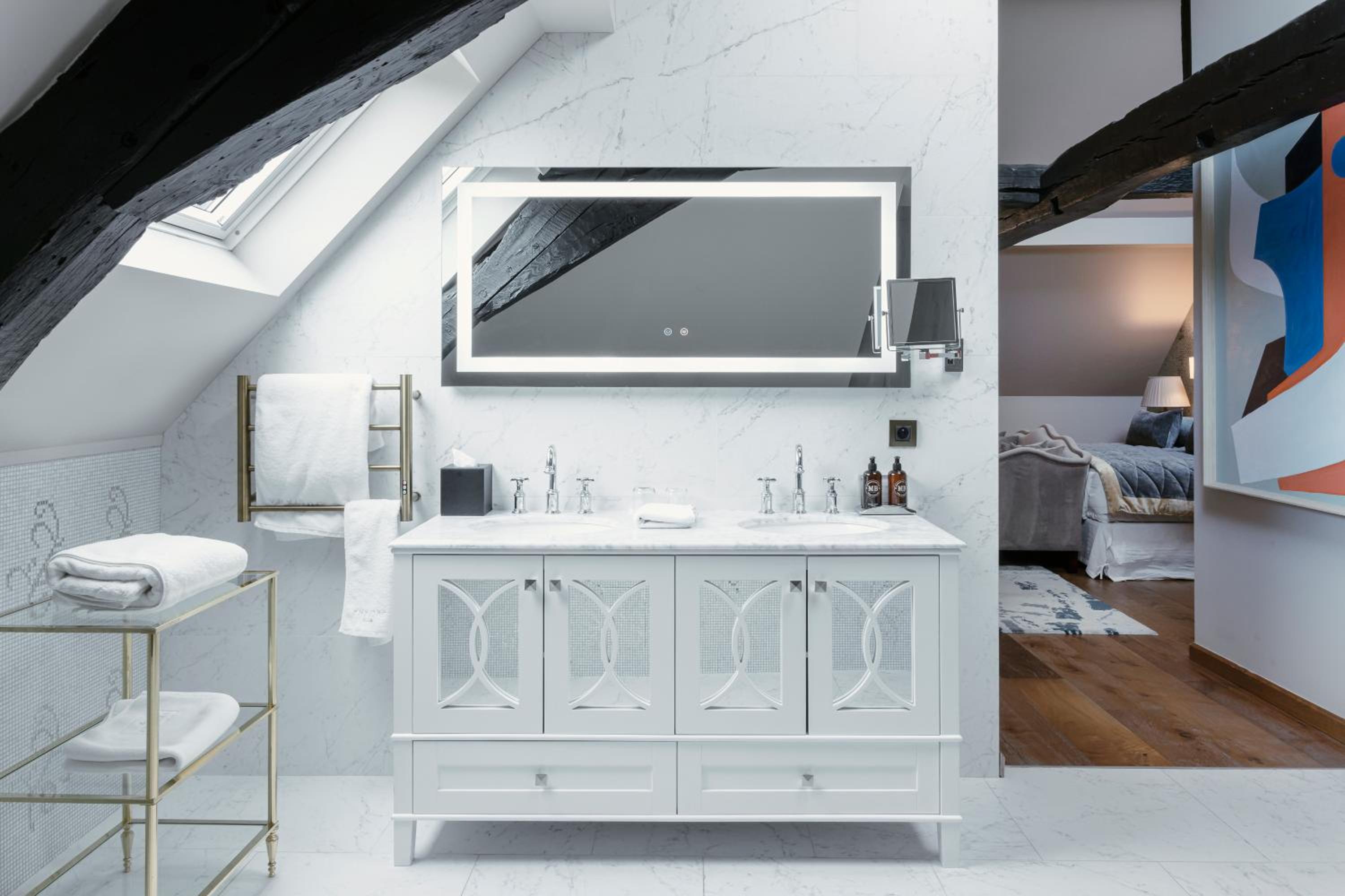 Signature Suite - Photo 6