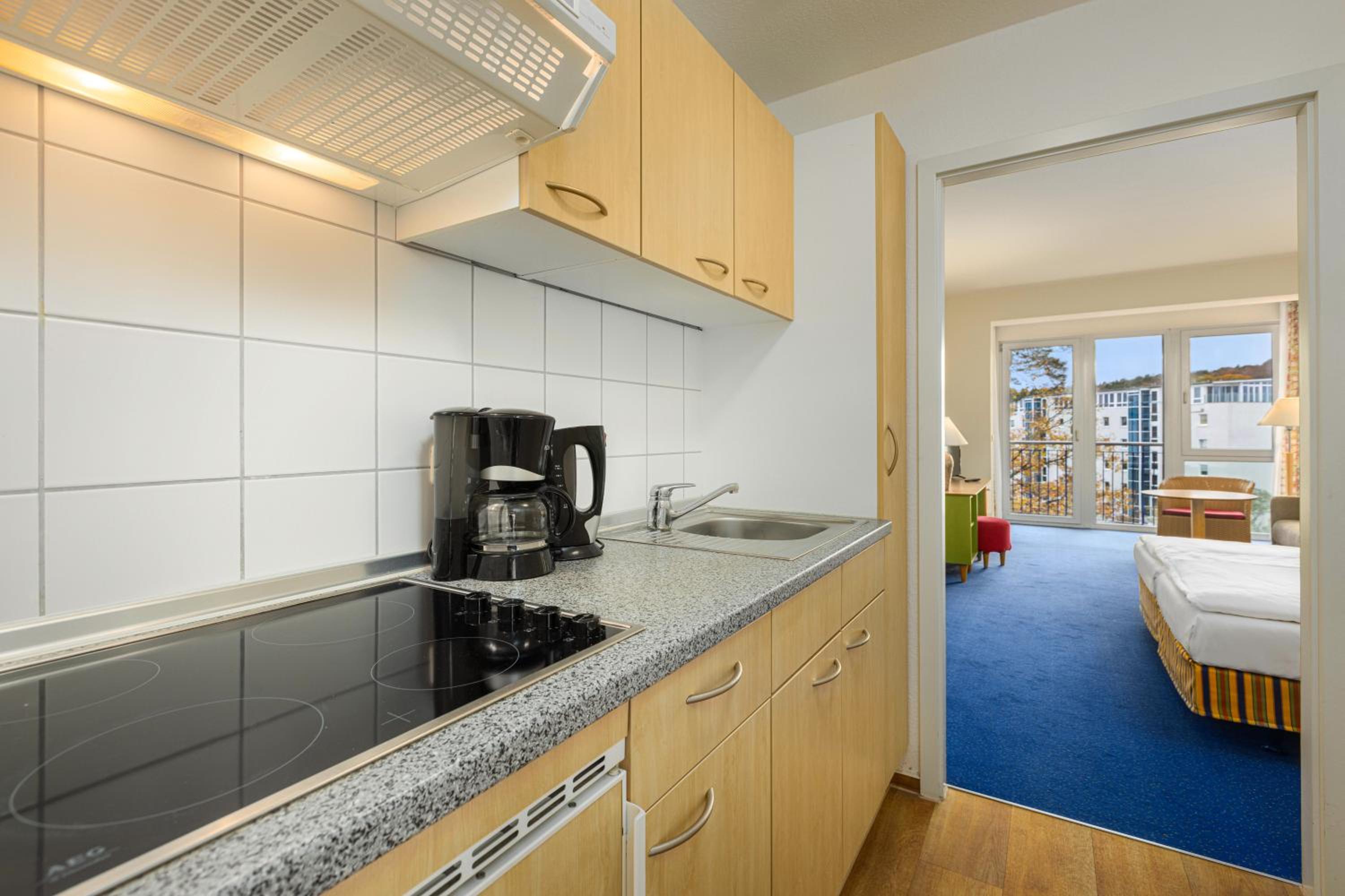 Studio with separate kitchen and Broadway view photo 3