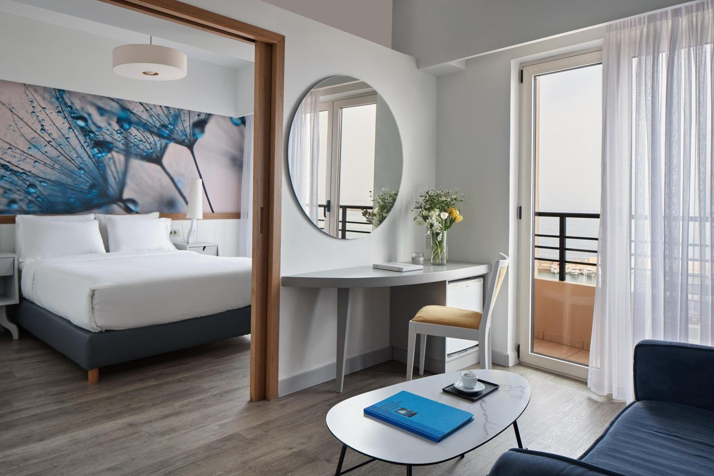 Junior Suite with Sea View - Photo 1
