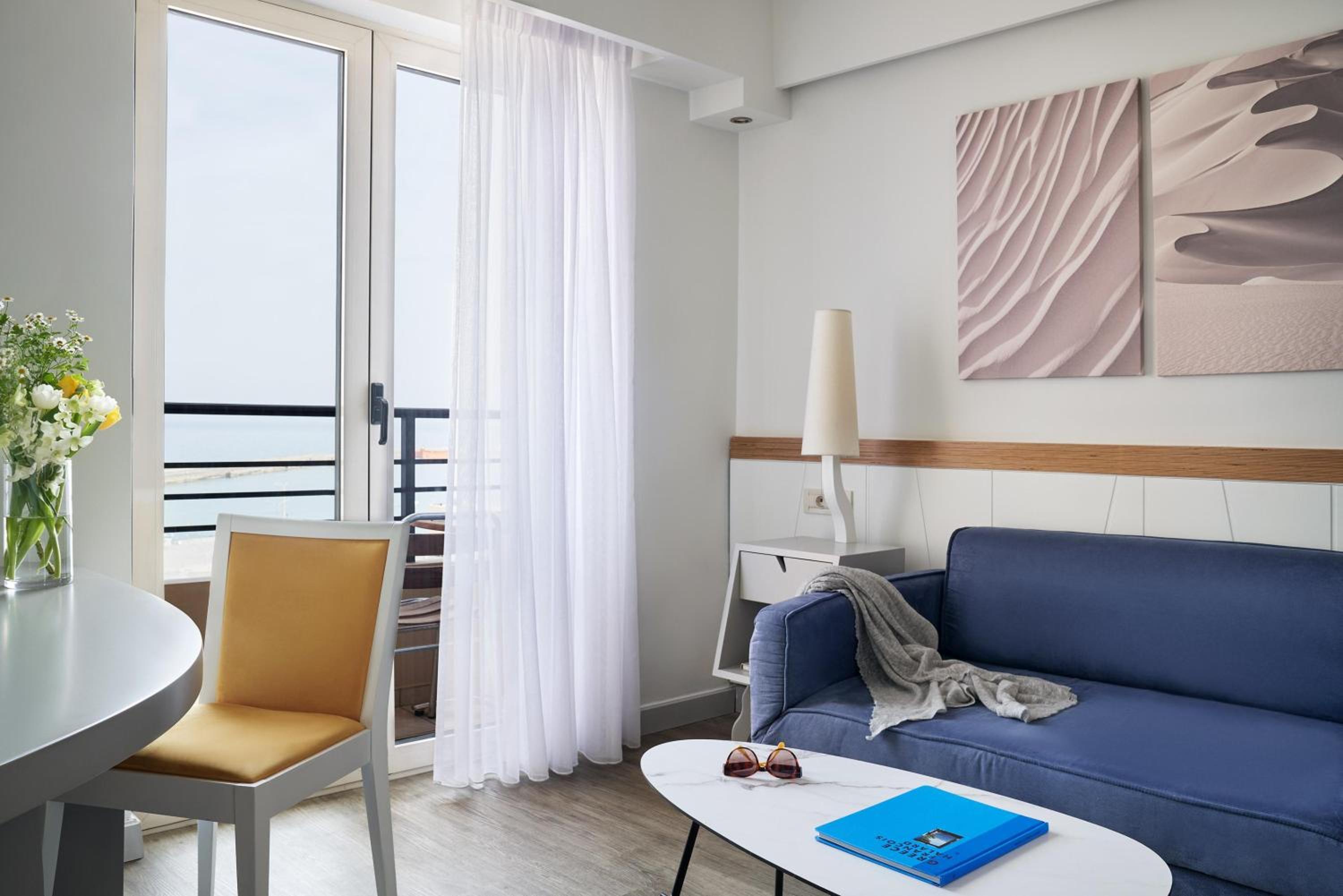 Junior Suite with Sea View - Photo 2