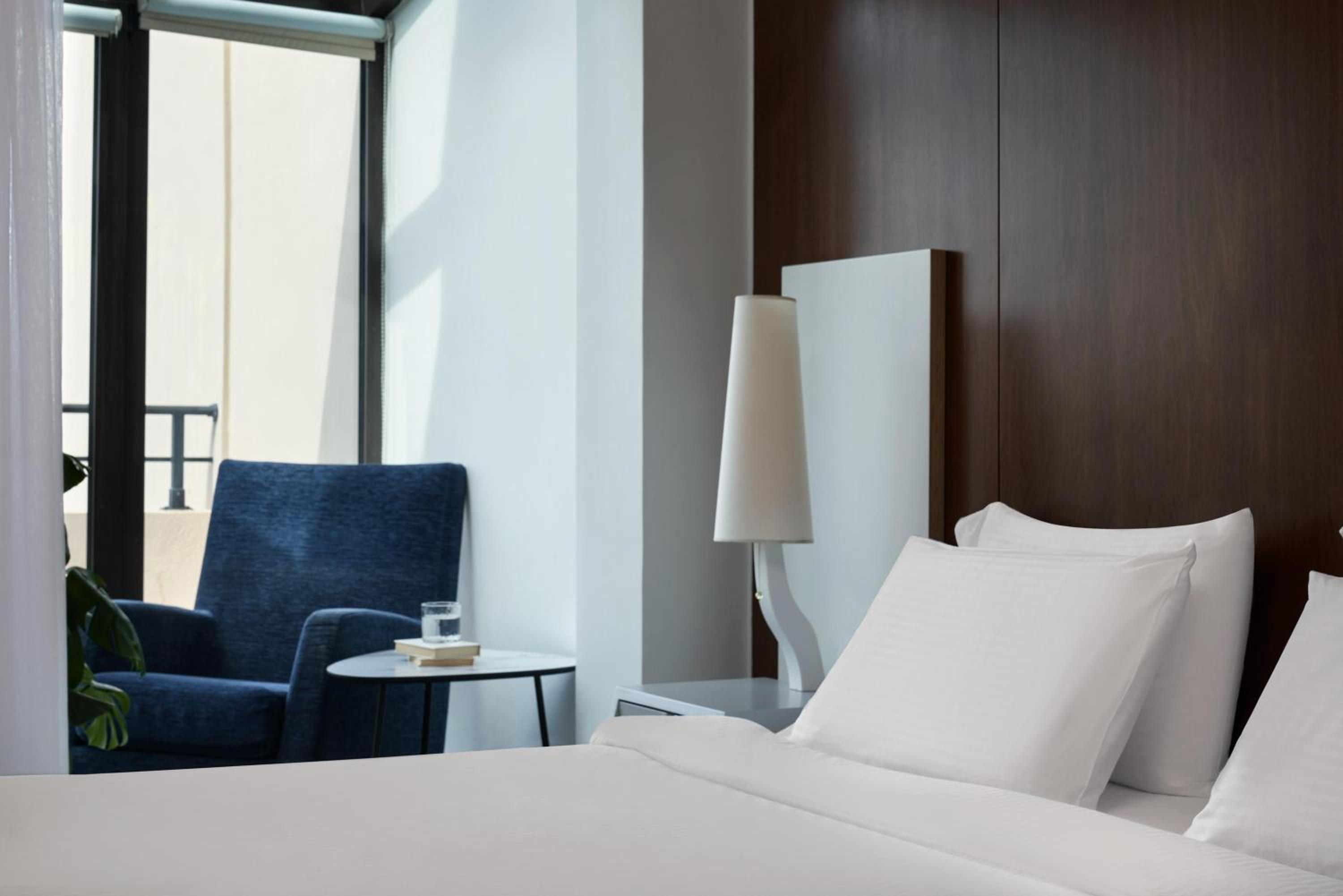 Superior Room with City View - Photo 3