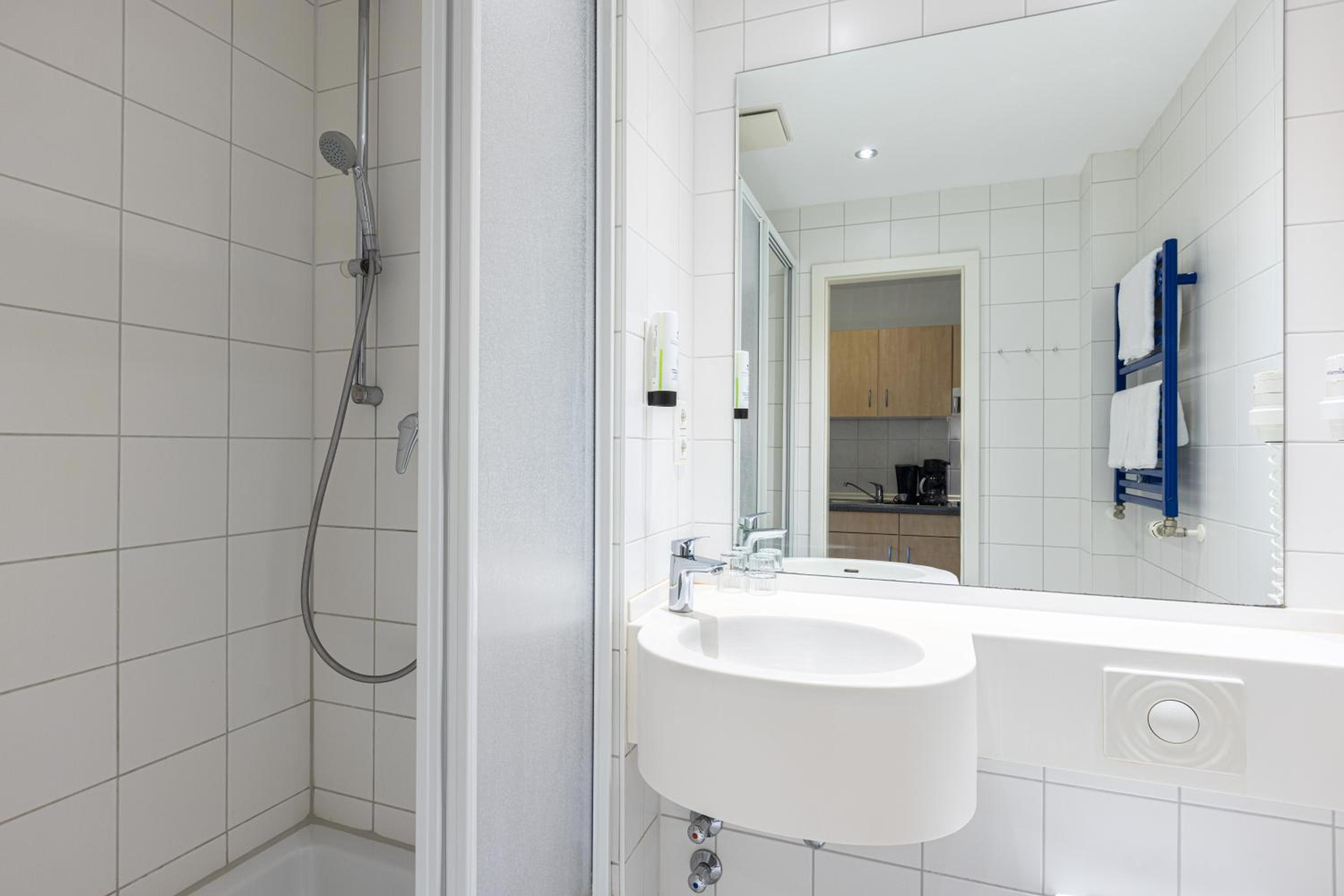 One-Bedroom Apartment with Extra Bed - Photo 2