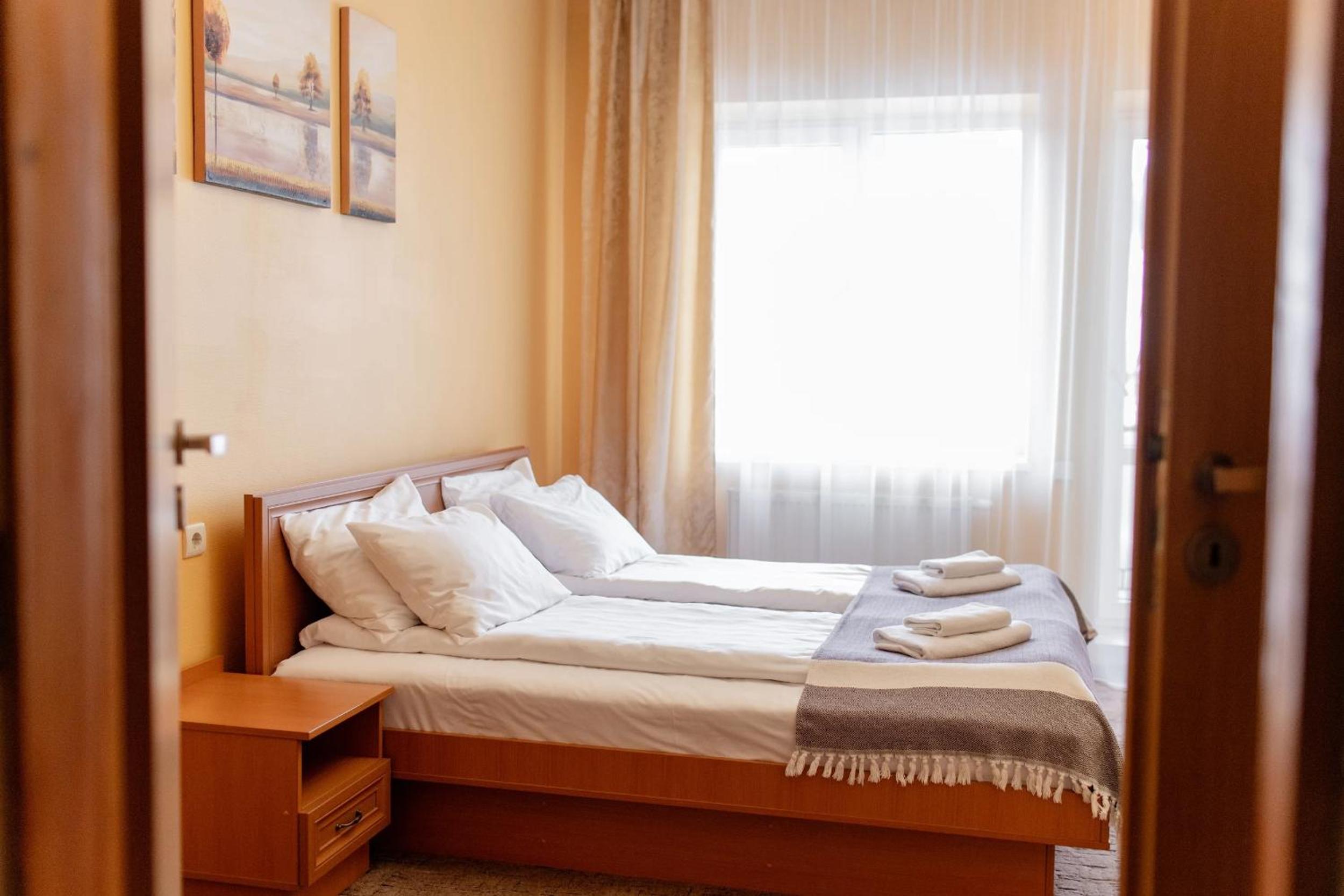 Standard Queen Room