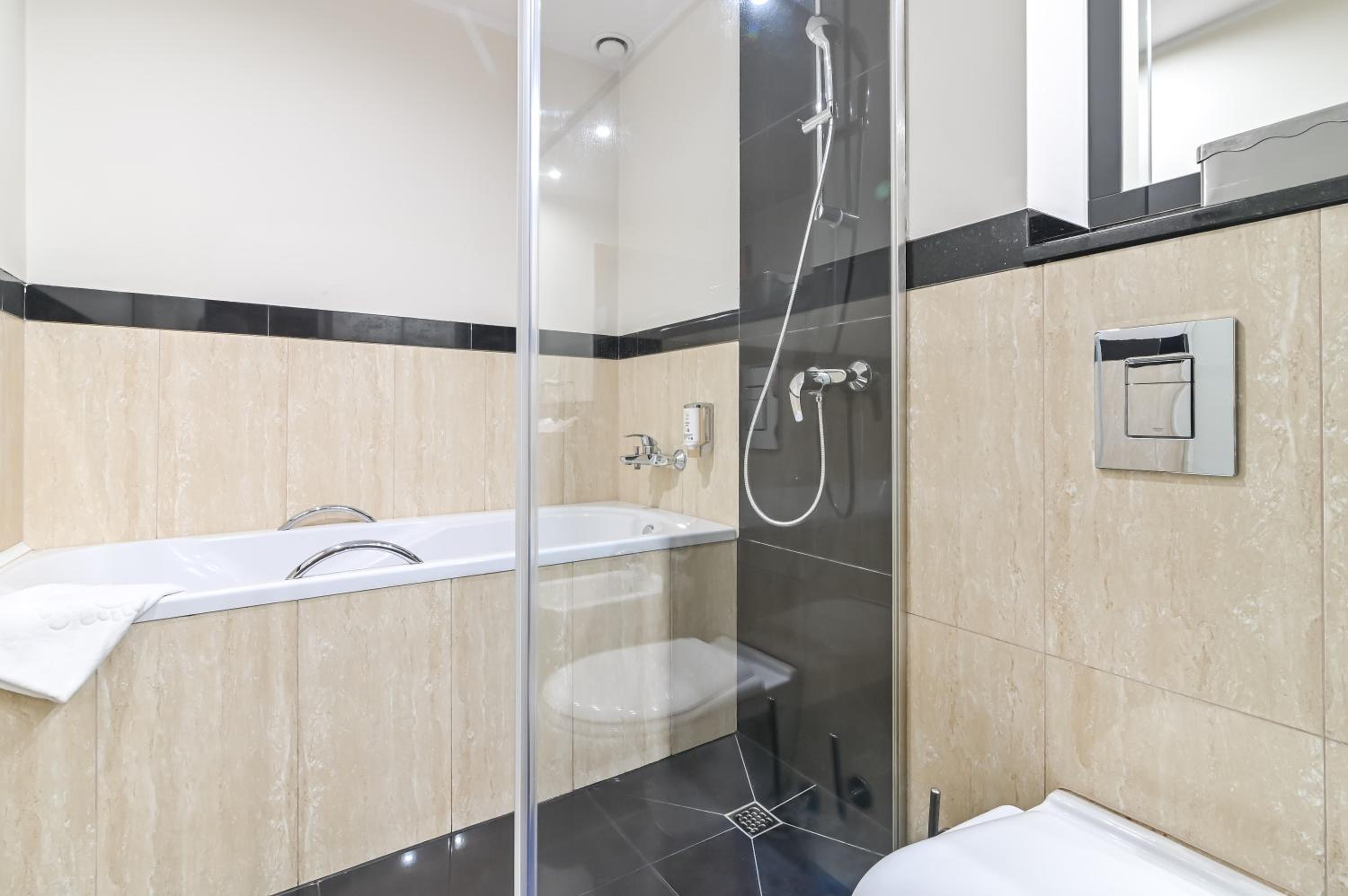 Double or Twin Room - Photo 7
