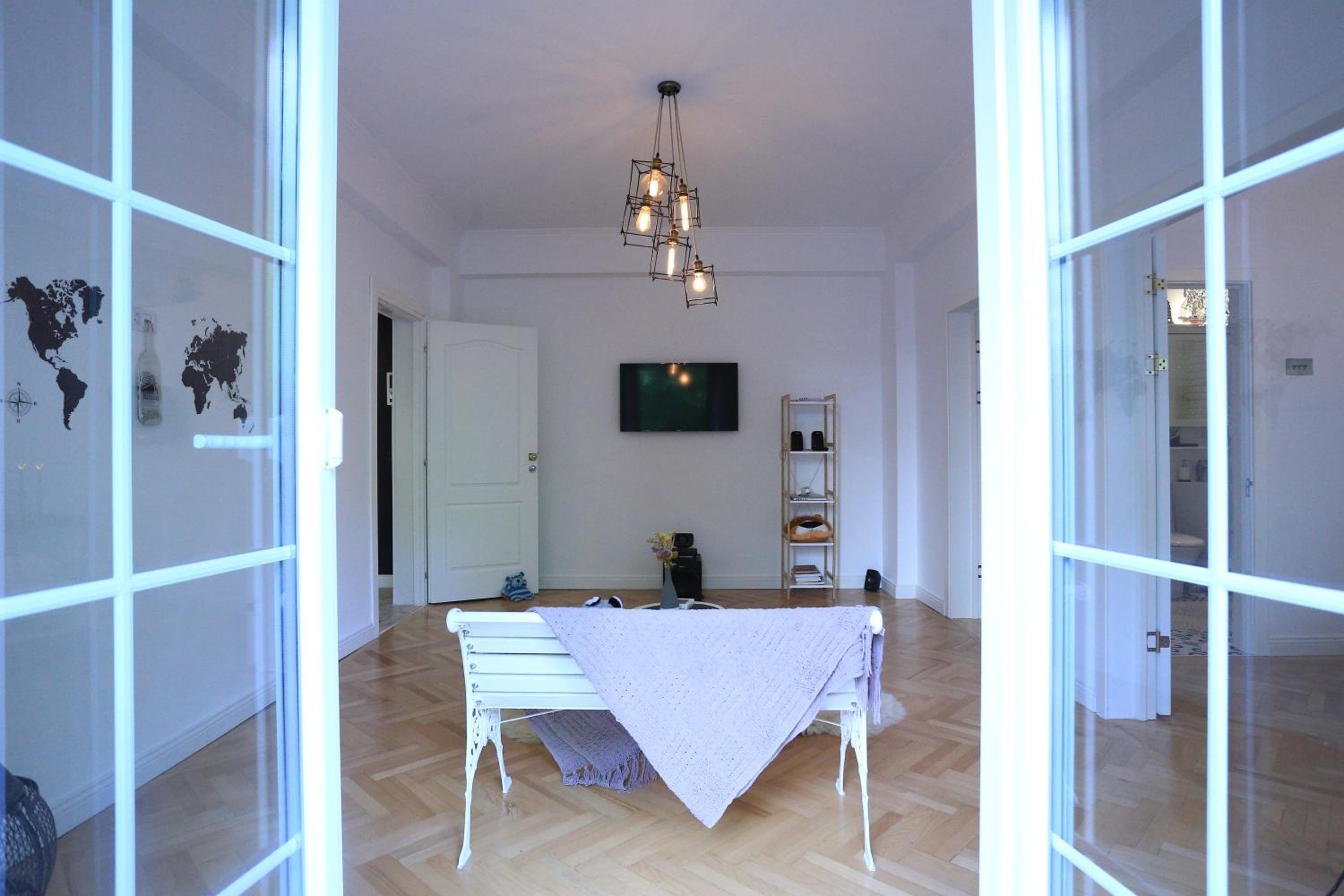 One-Bedroom Apartment photo 1