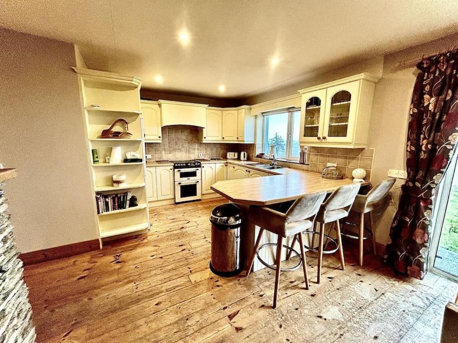 Three-Bedroom House photo 3