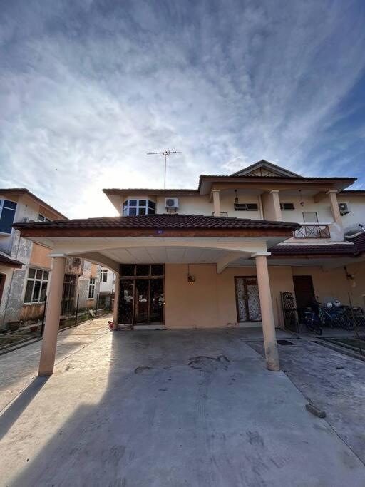 Four-Bedroom House photo 1