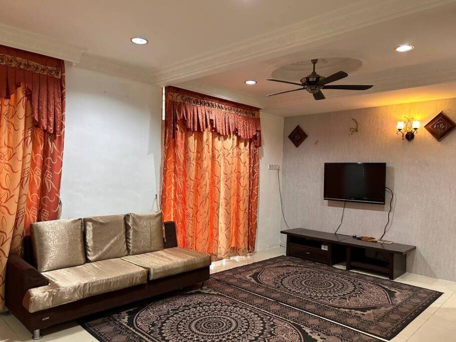 Four-Bedroom House photo 2