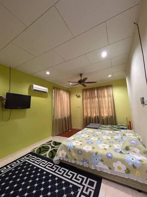 Four-Bedroom House photo 3