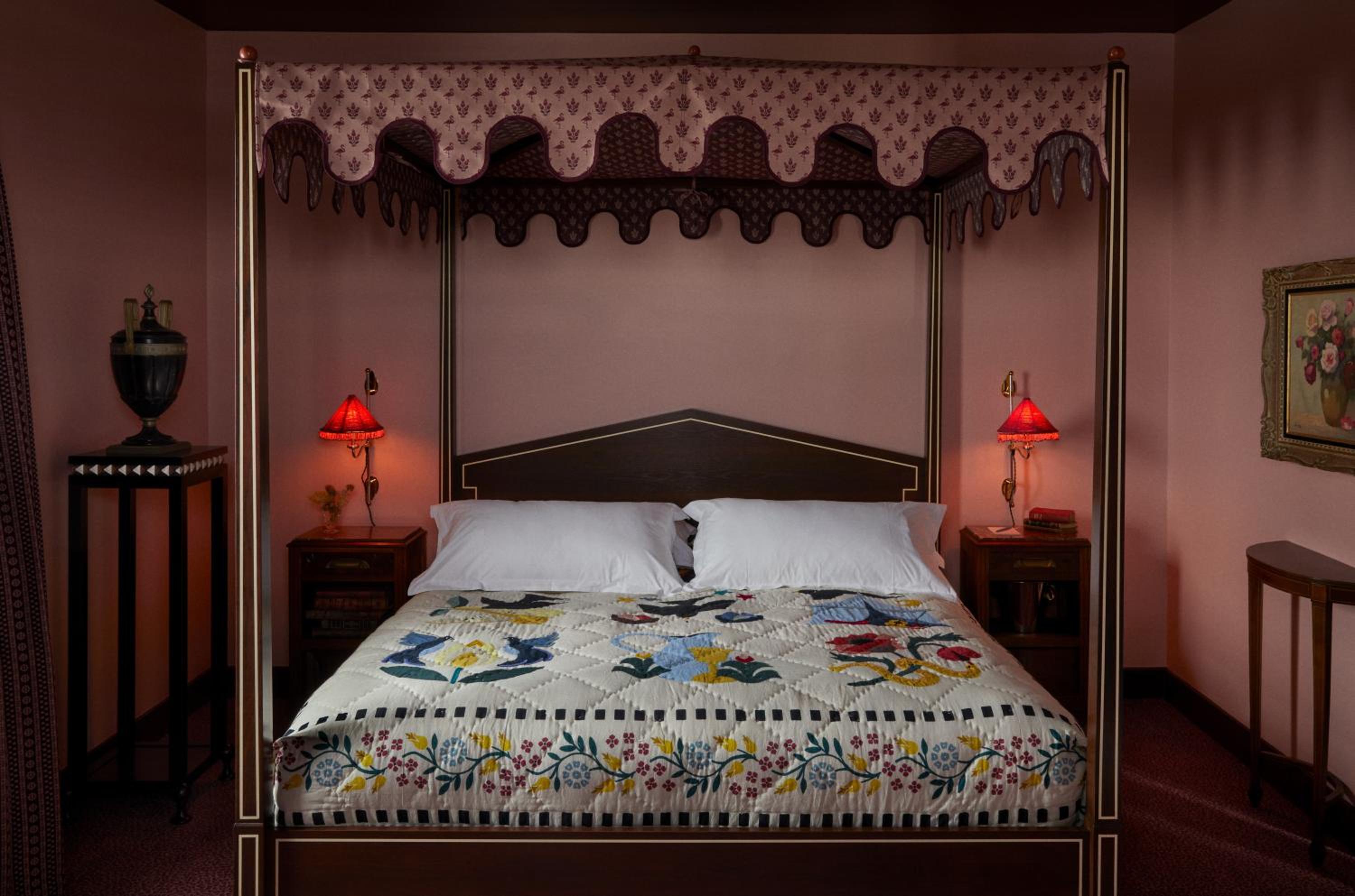 King Room with Roll-In Shower - Disability Access - Photo 2