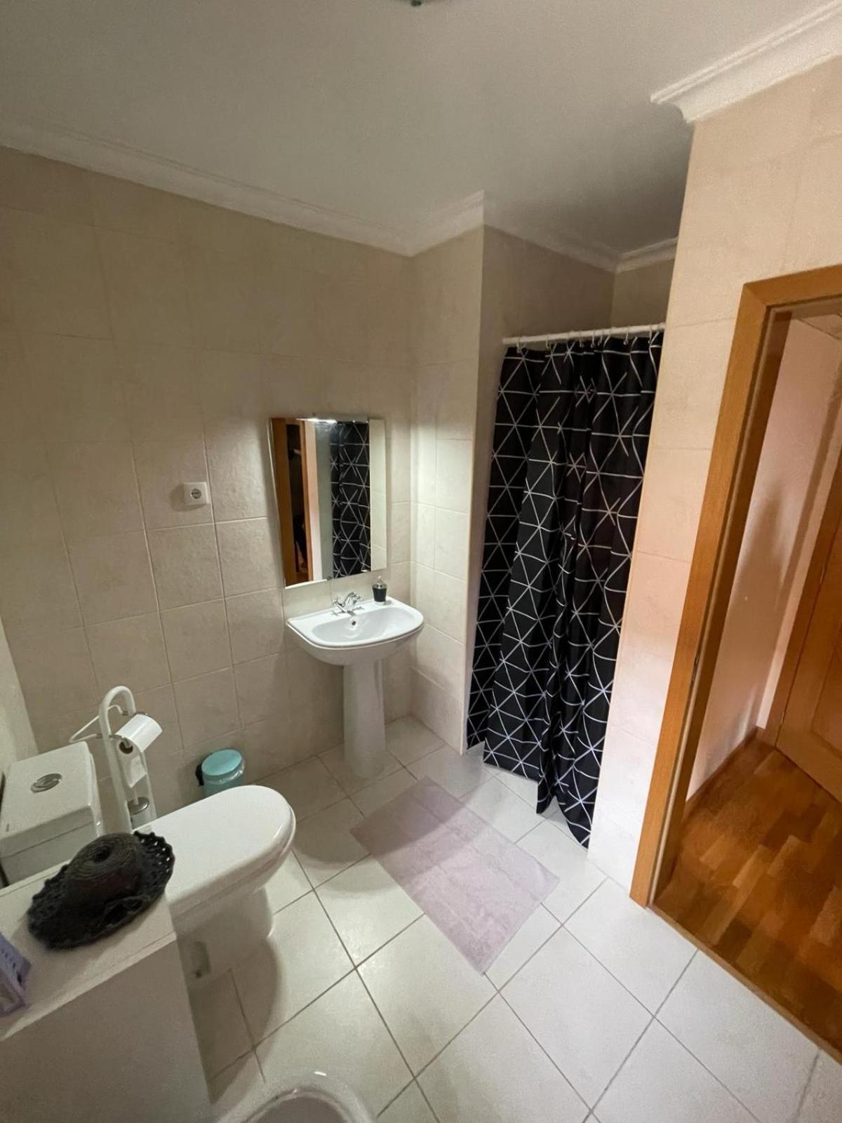 Deluxe Double Room with Shower - Photo 8