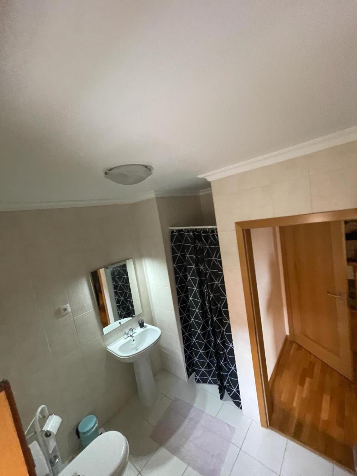 Deluxe Double Room with Shower - Photo 9