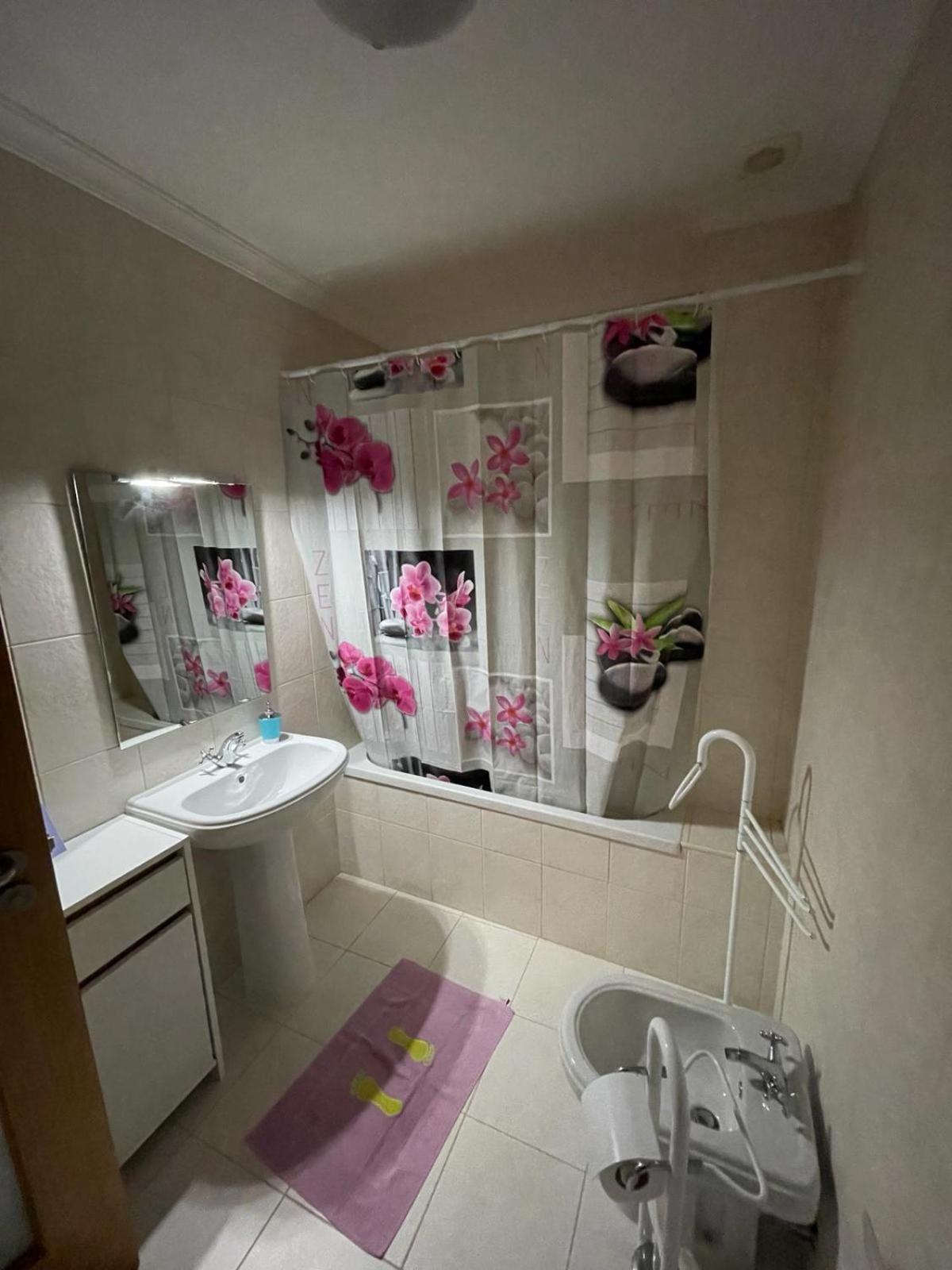 Deluxe Double Room with Bath - Photo 11