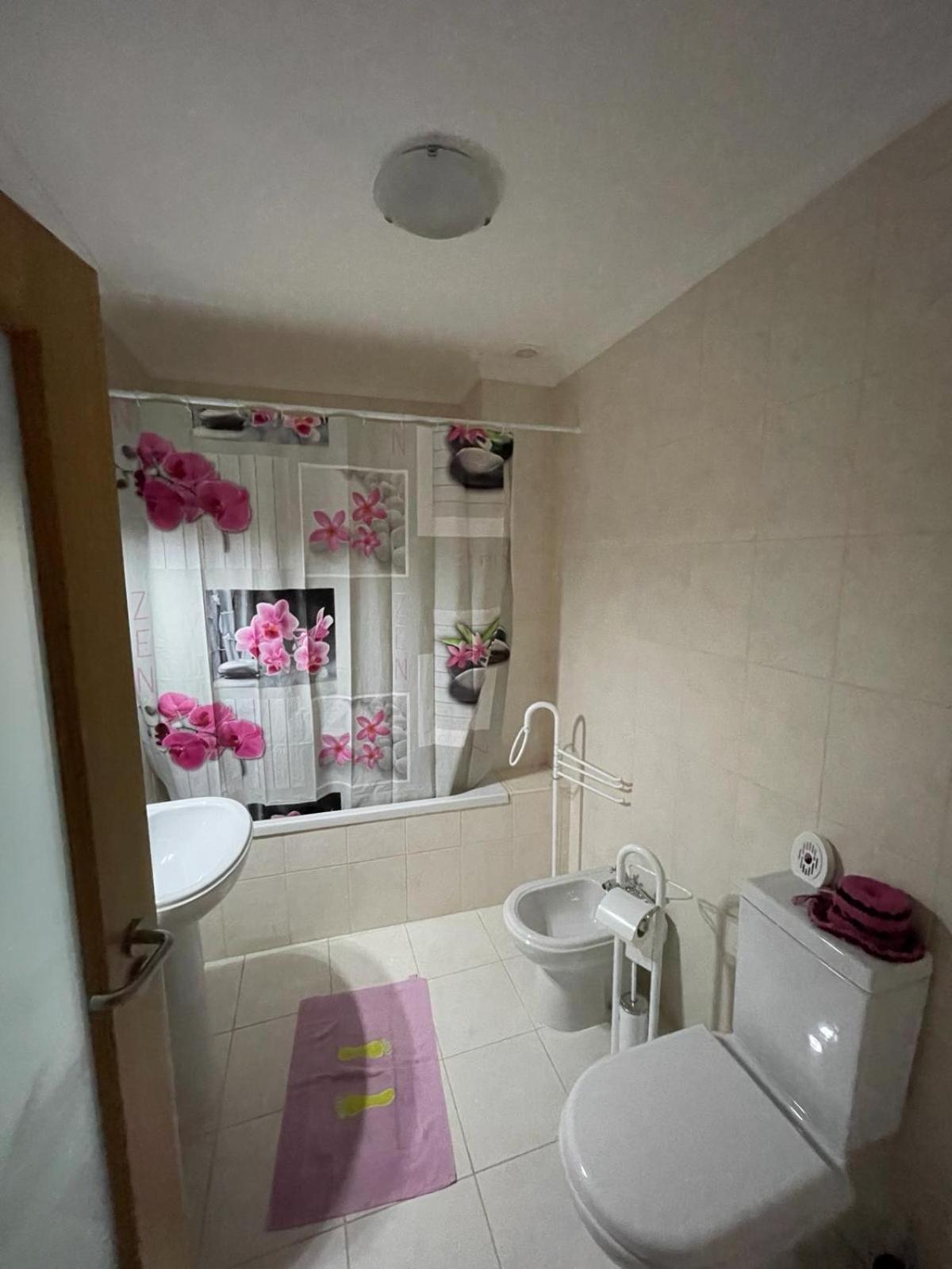 Deluxe Double Room with Bath - Photo 10