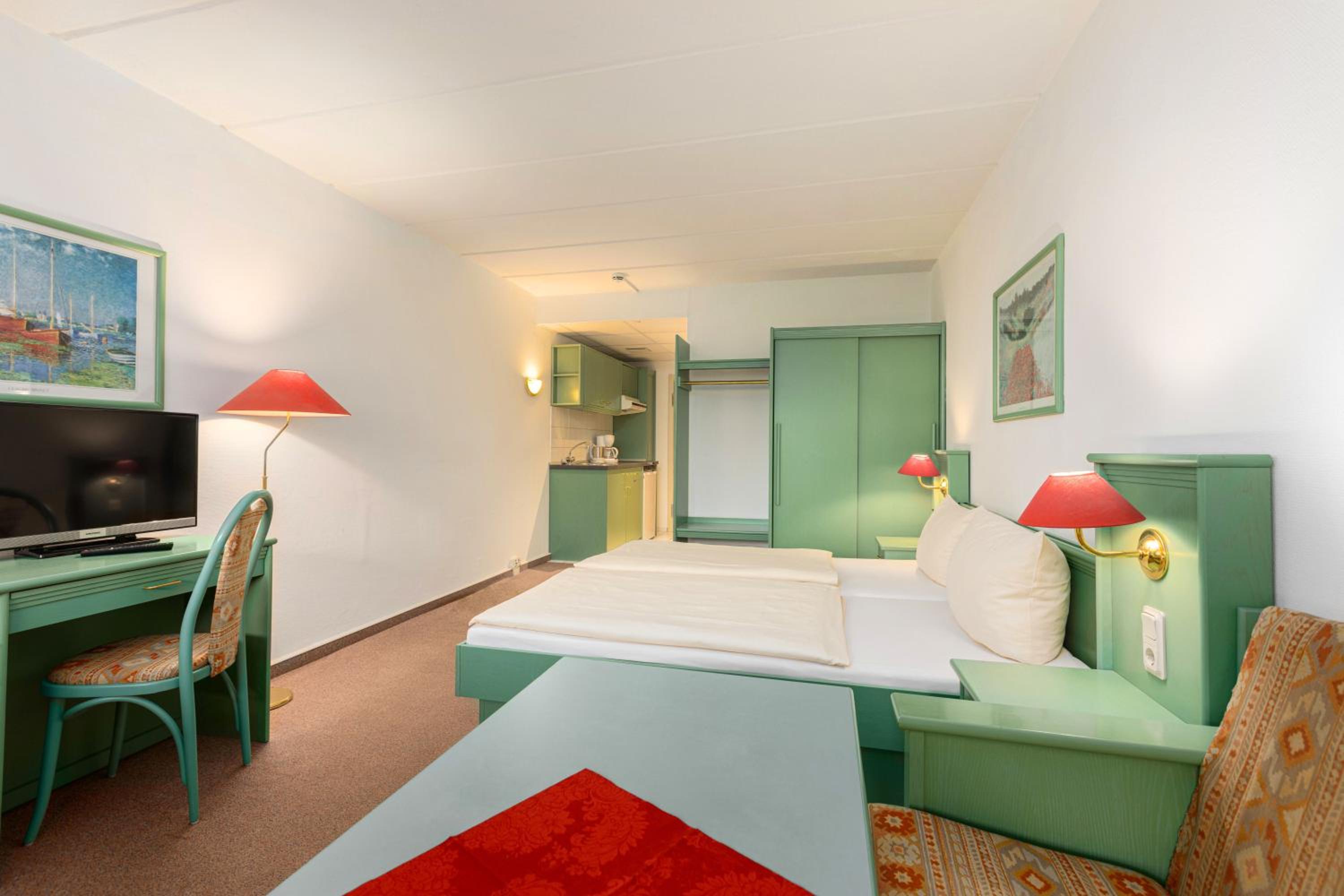 One-Bedroom Apartment photo 1