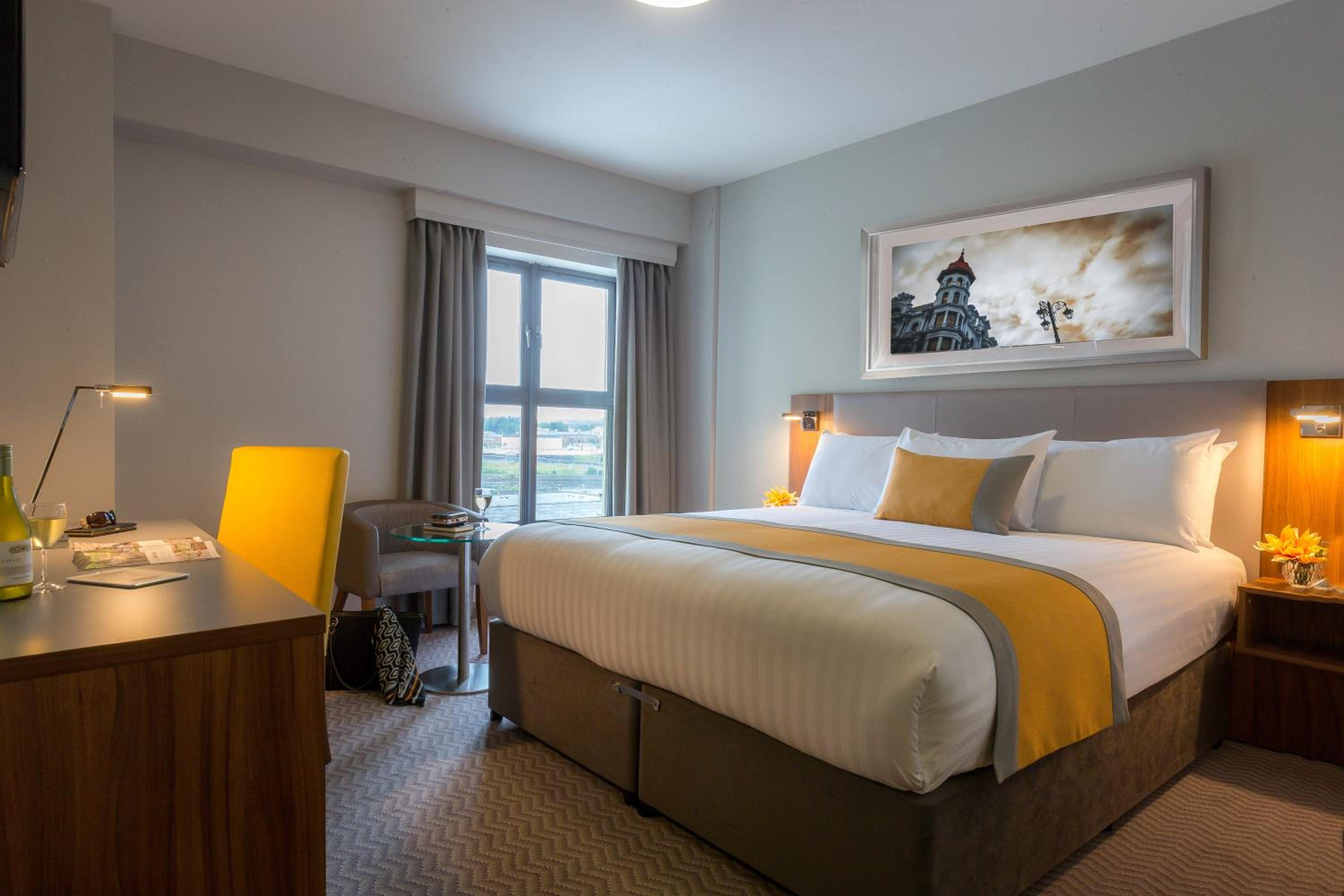 Superior Double Room with King Bed - Photo 1