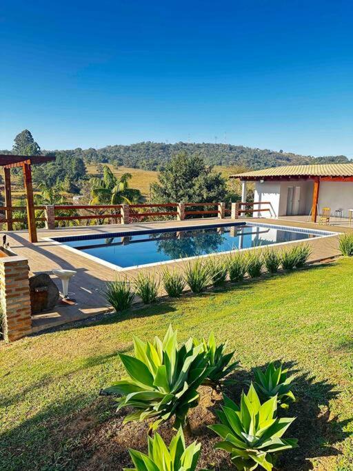 Five-Bedroom House photo 2
