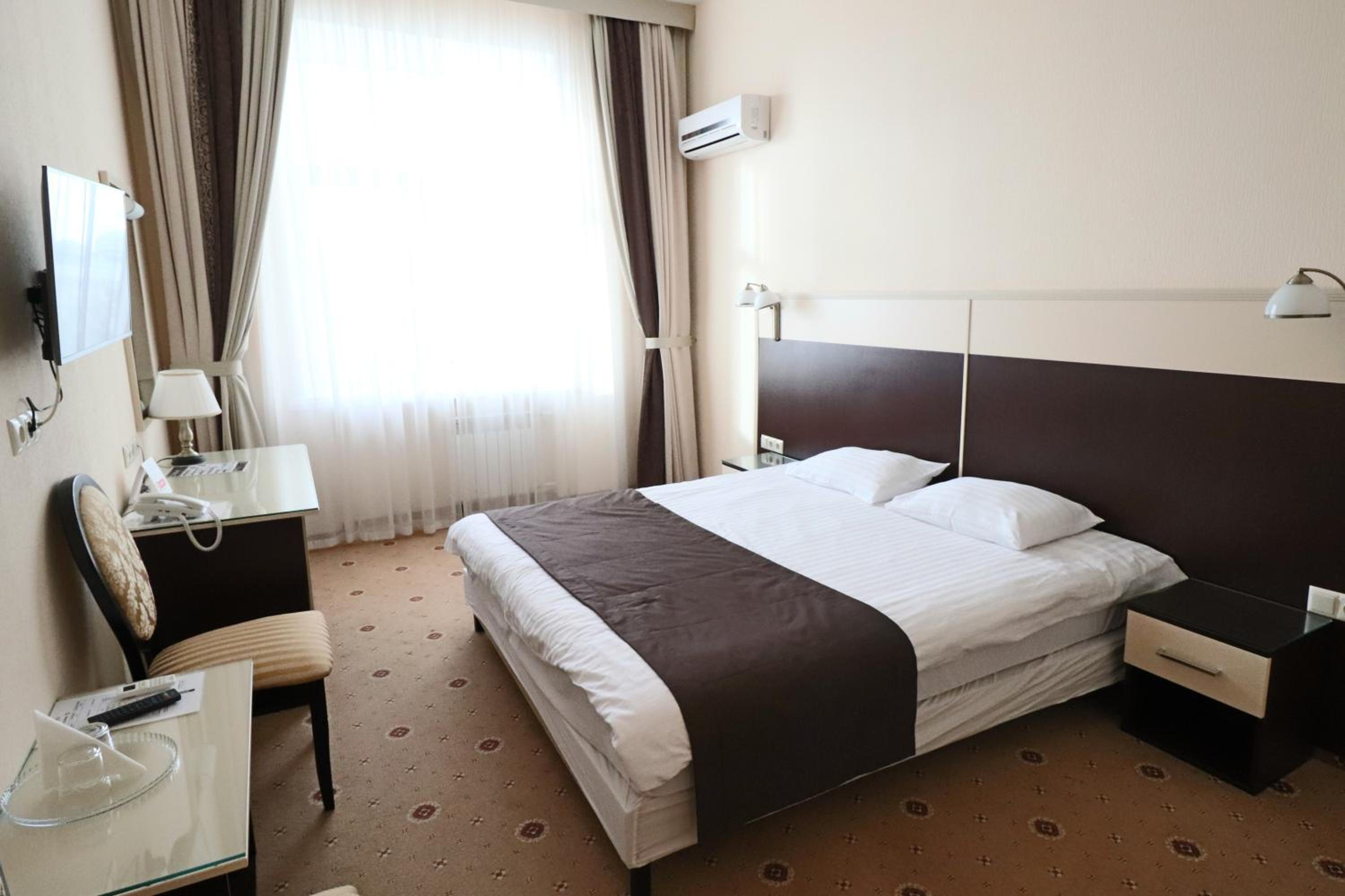 Double or Twin Room with City View photo 3