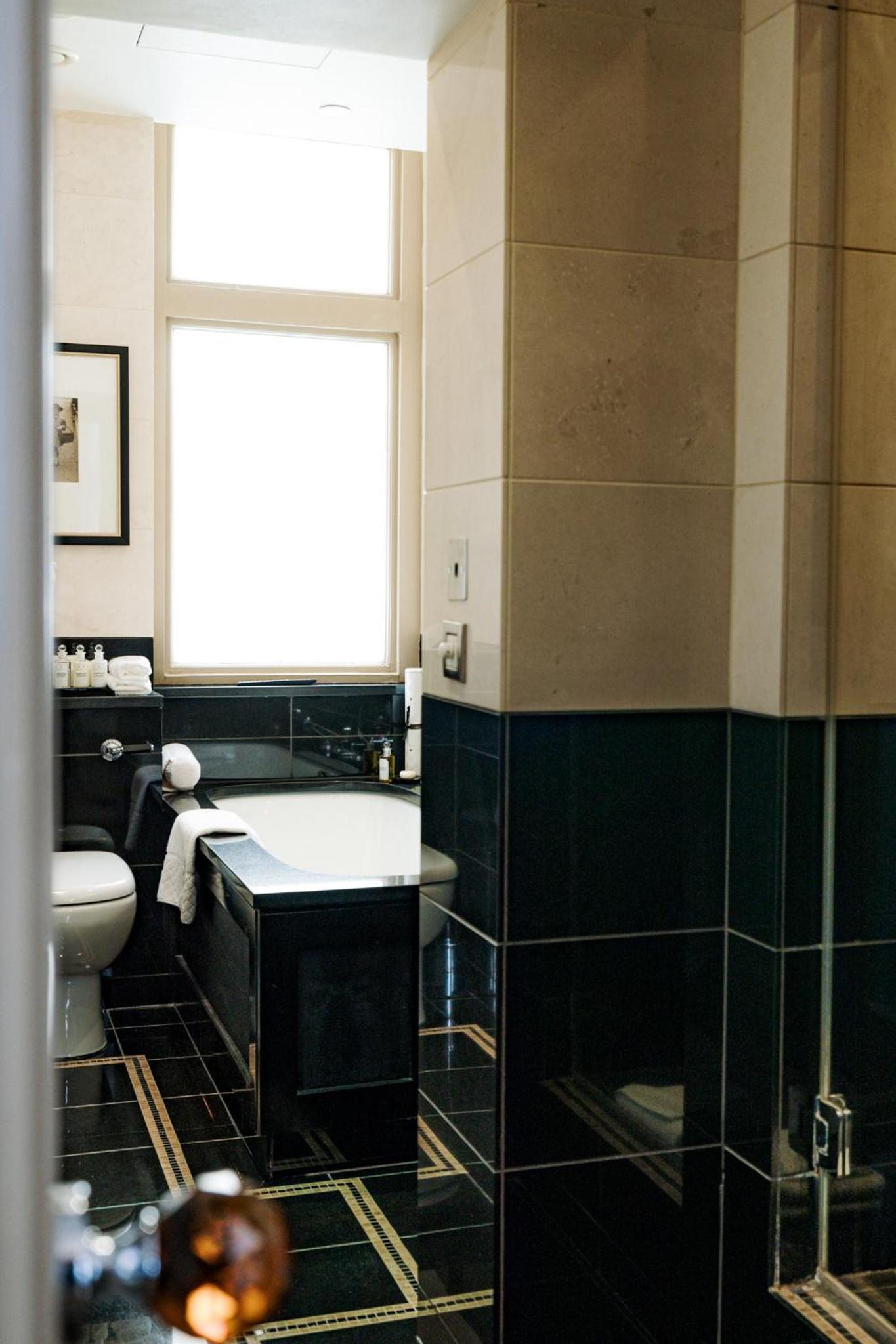 Junior Suite thumbnail 6
