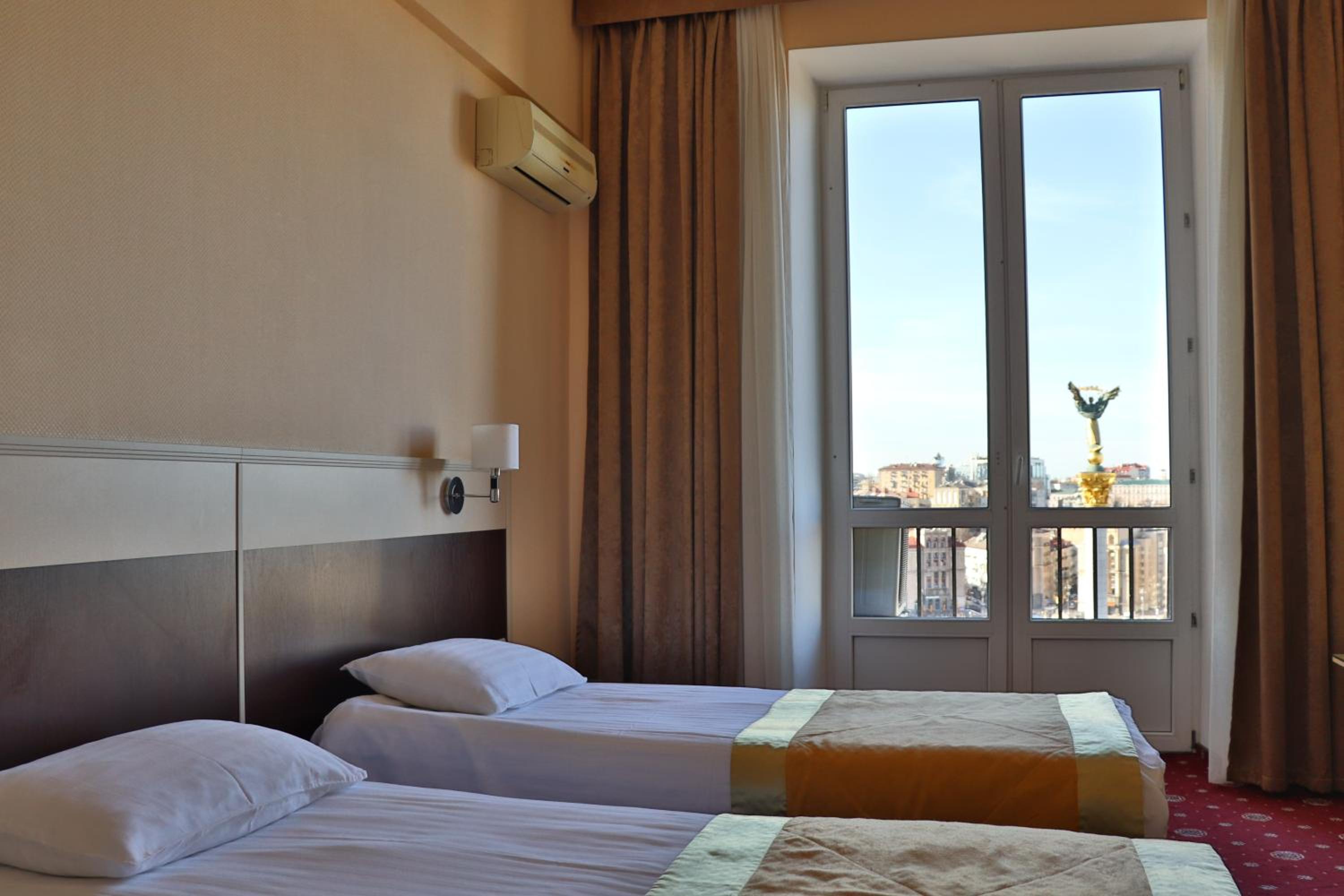 Twin Room with City View photo 2