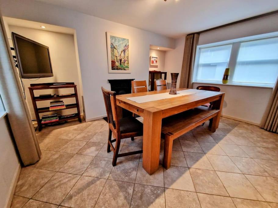 Three-Bedroom House photo 2