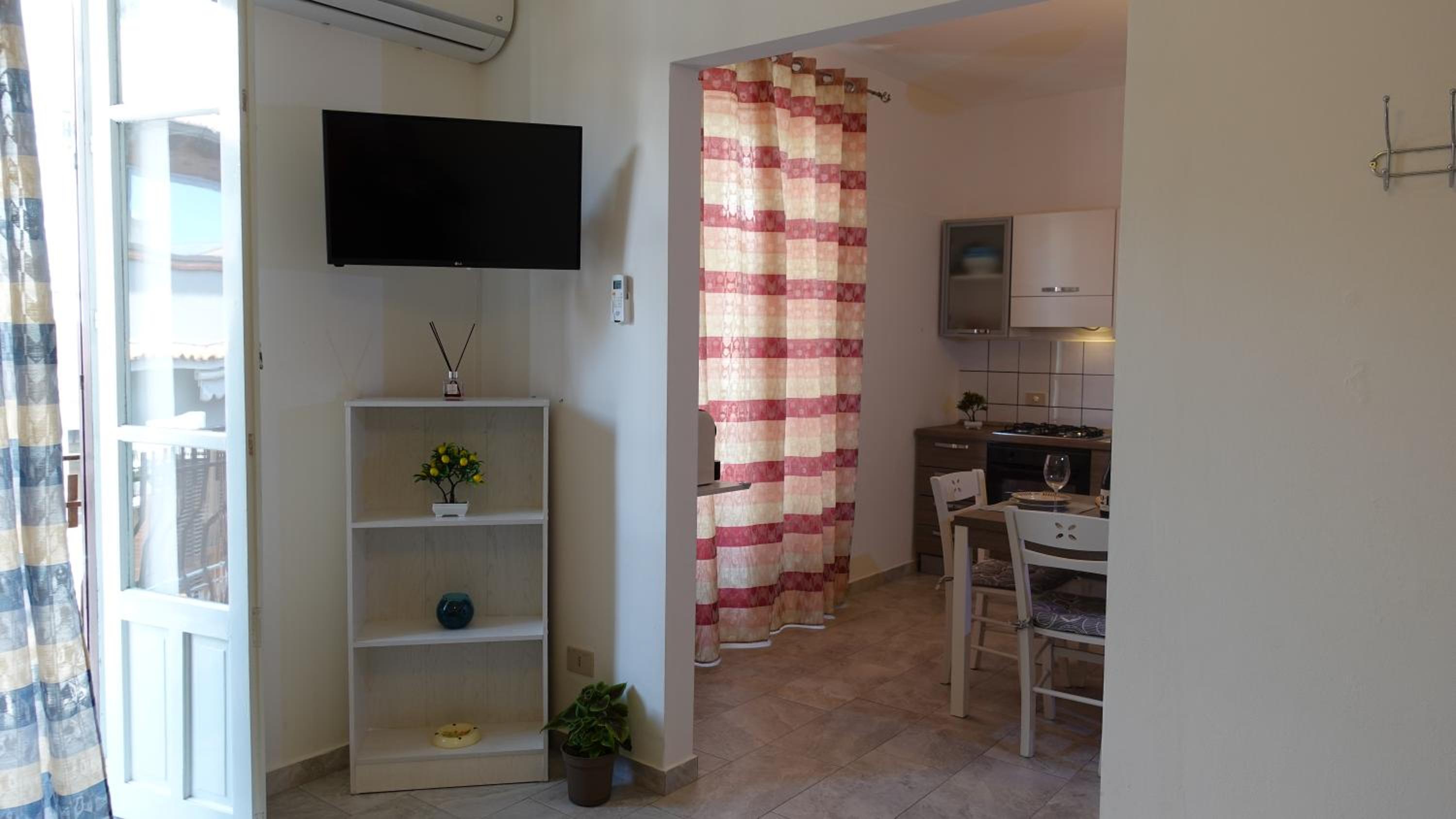 Apartment photo 2