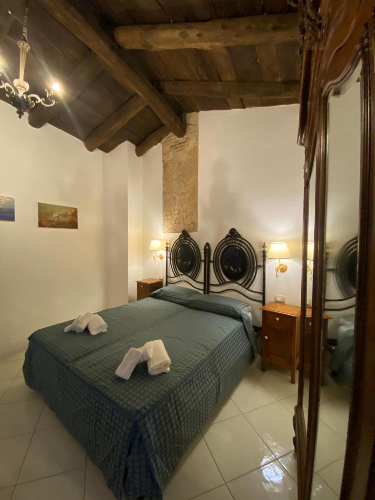 Large Double Room photo 2