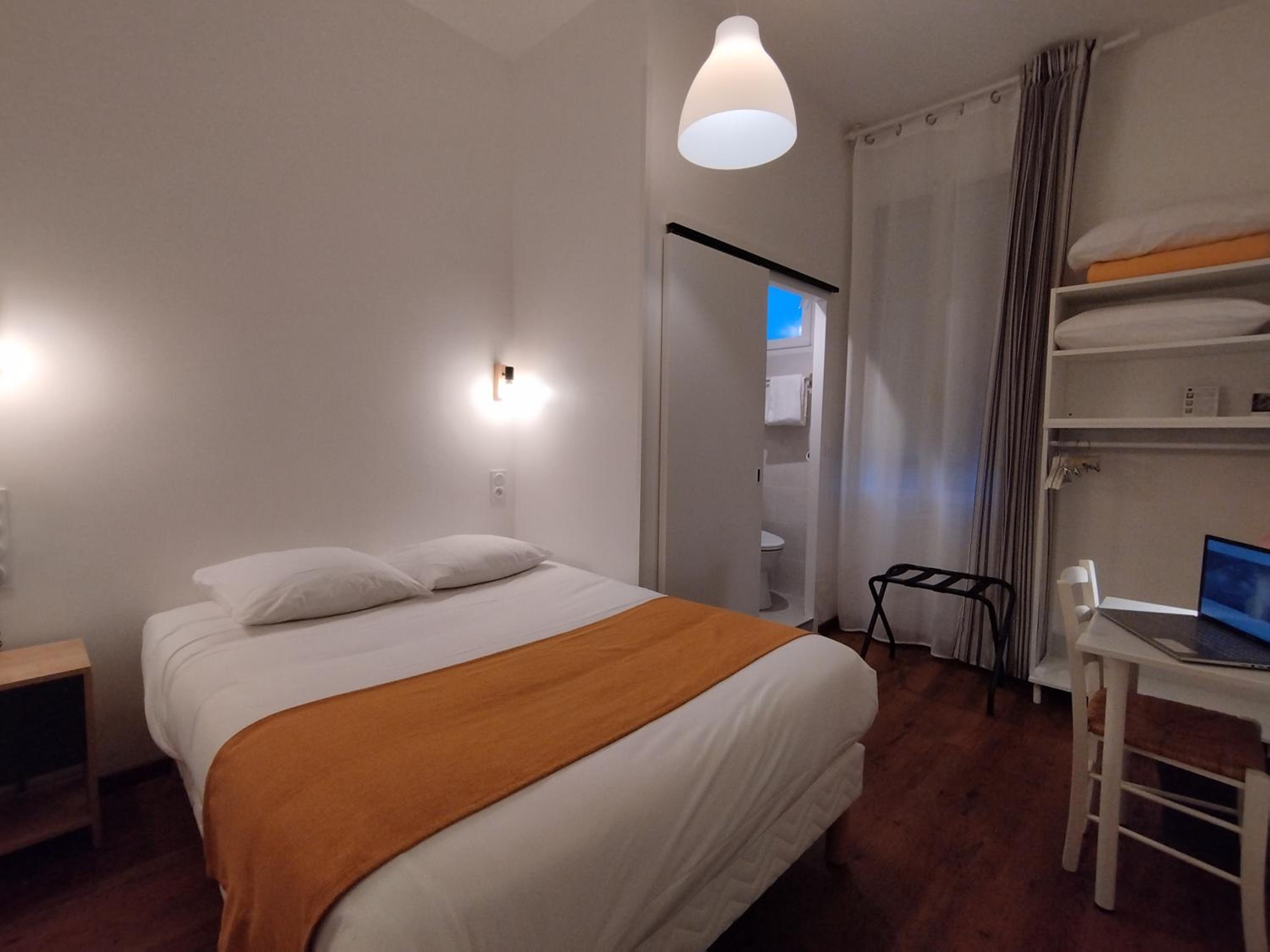 Economic Double Room - Photo 15
