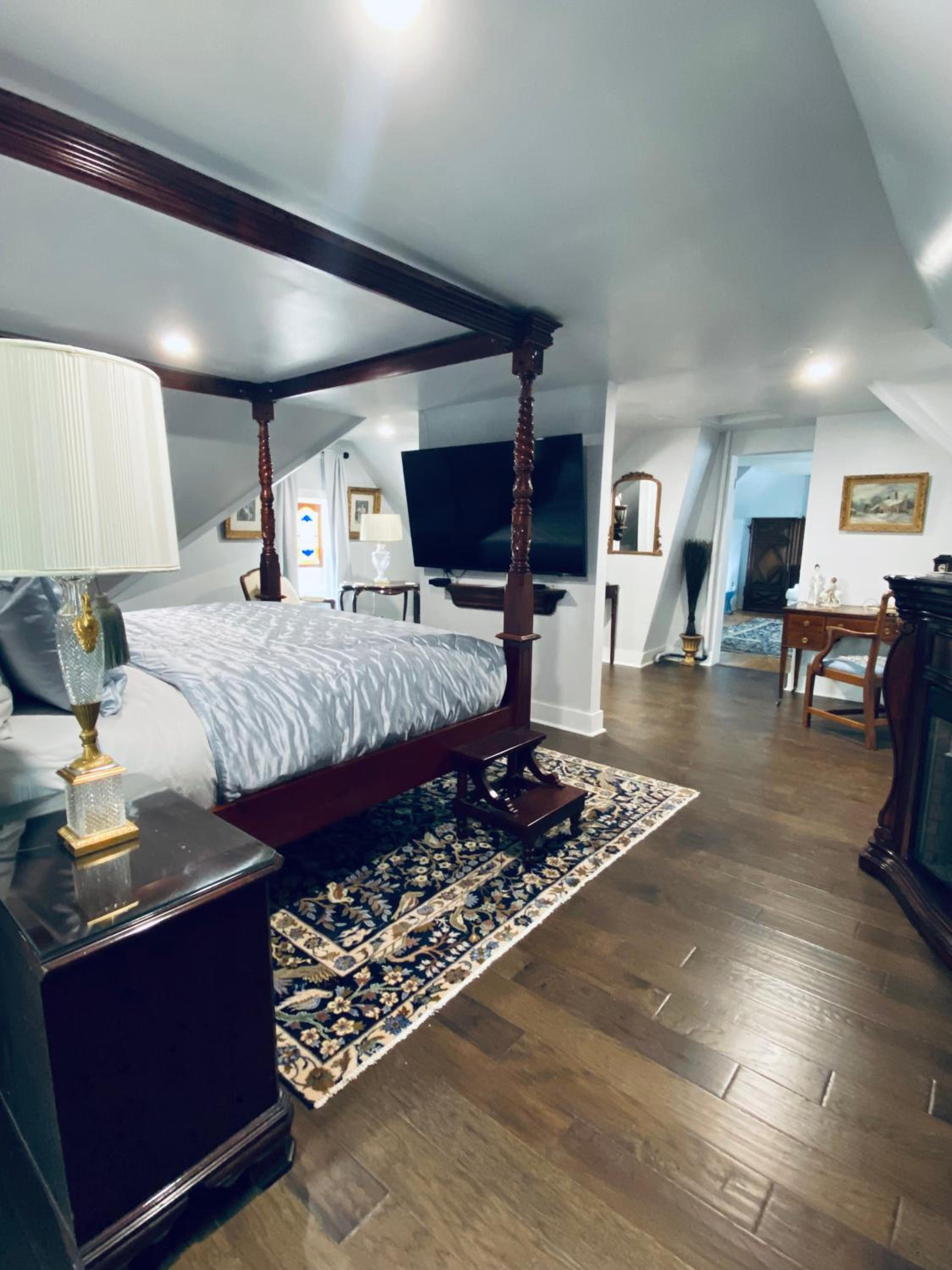 King George VI Suite photo 2