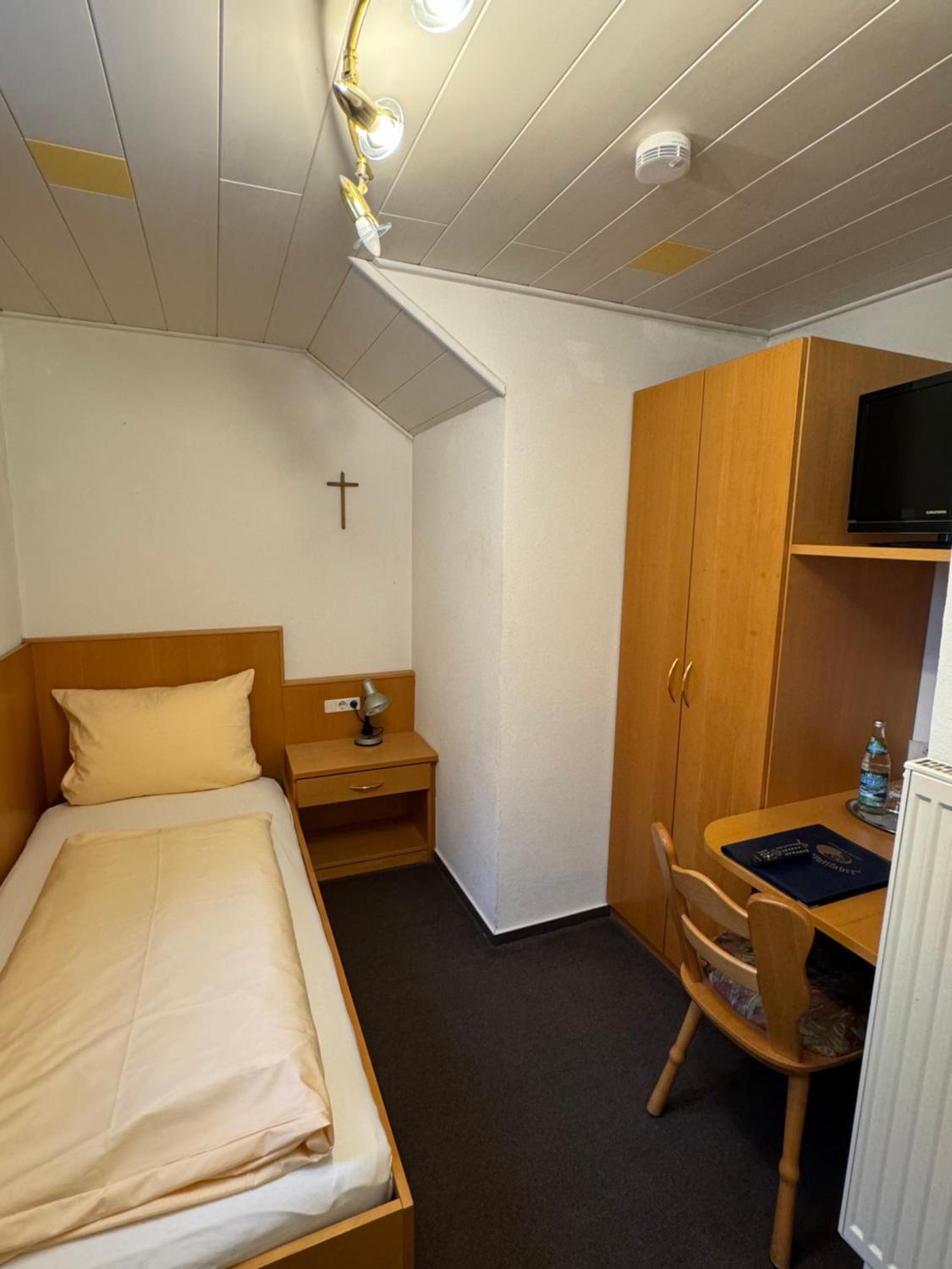 Small Single Room photo 1