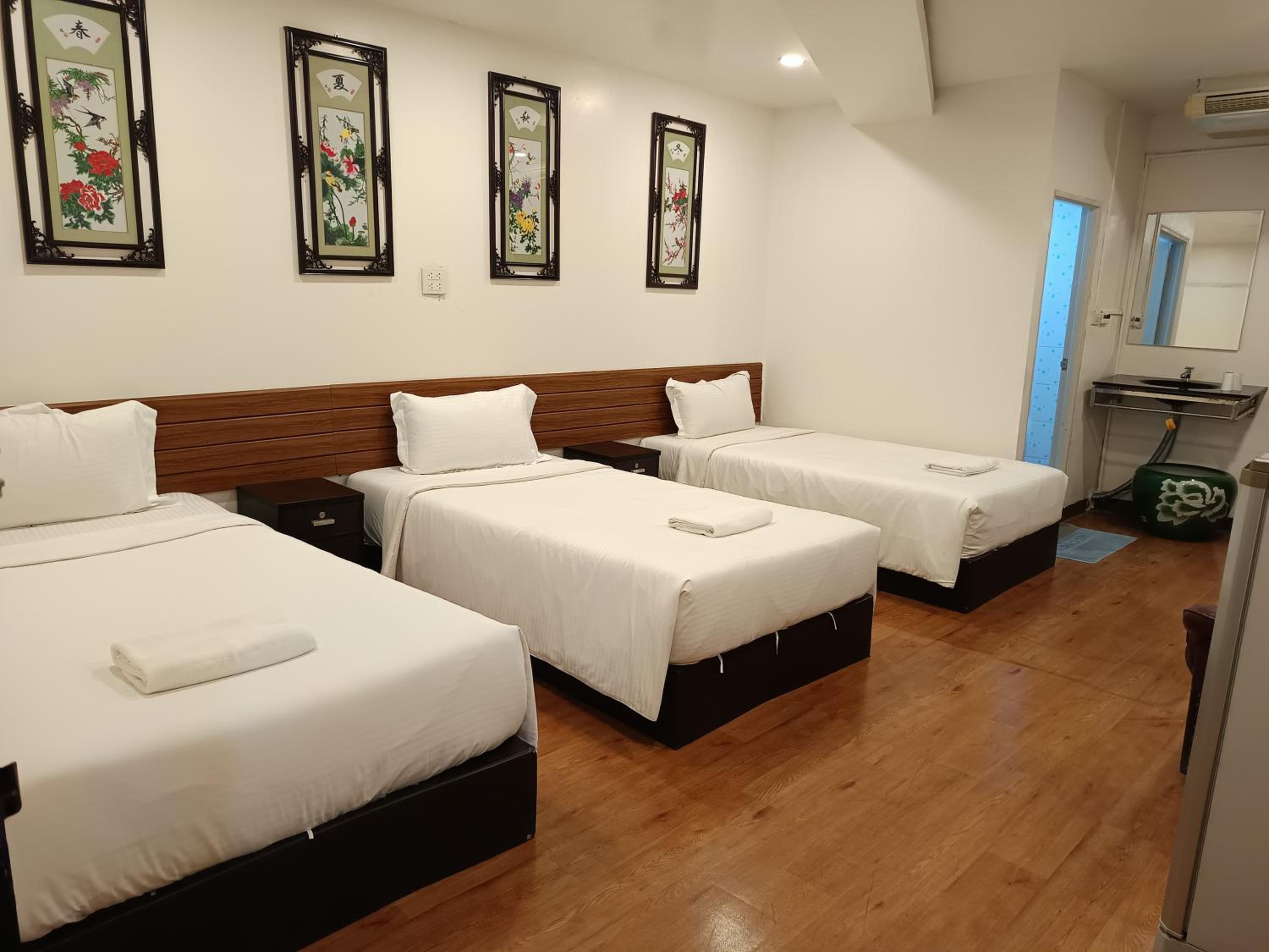 Deluxe Double Room with Two Double Beds photo 2