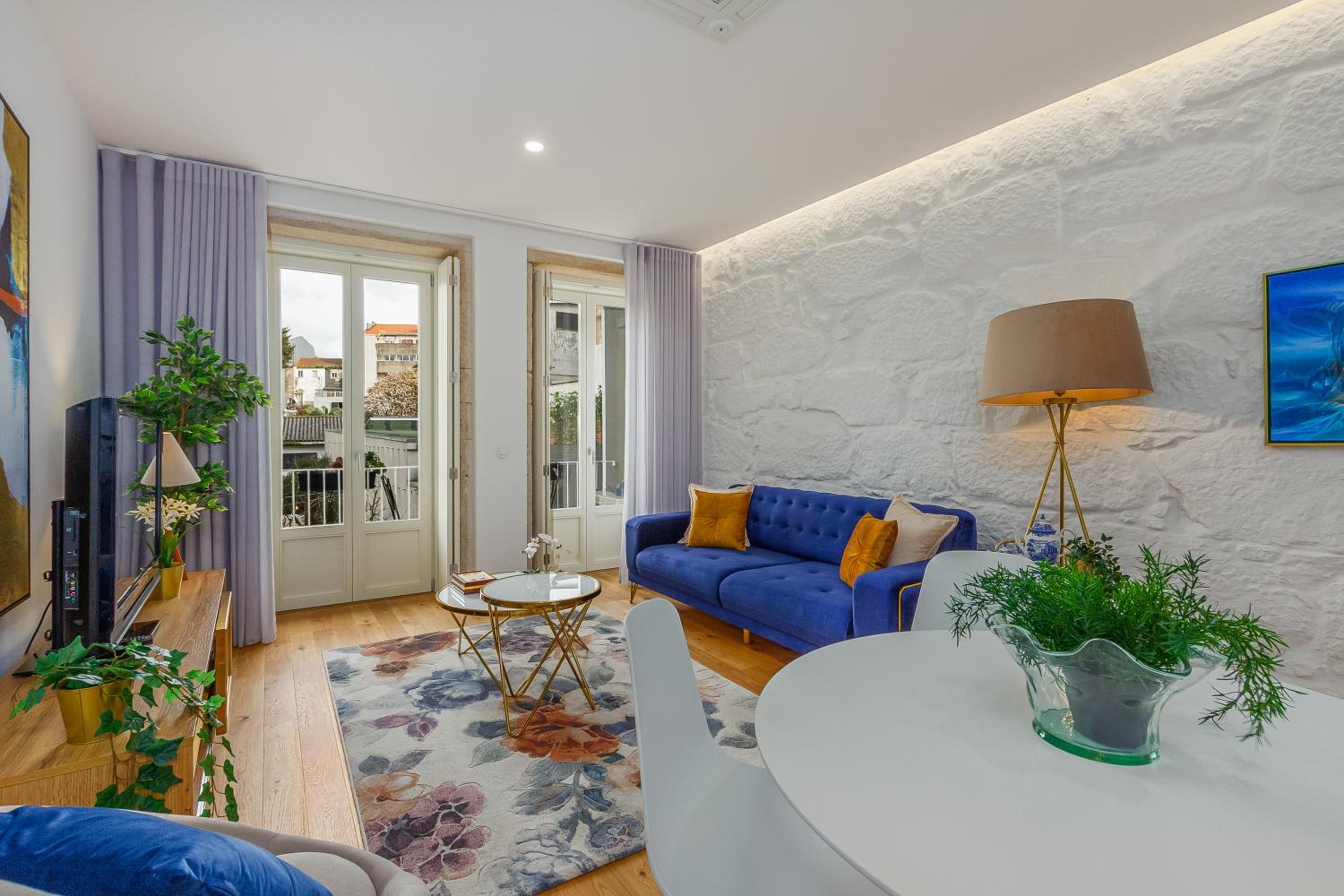 Family Room with Balcony - Photo 6