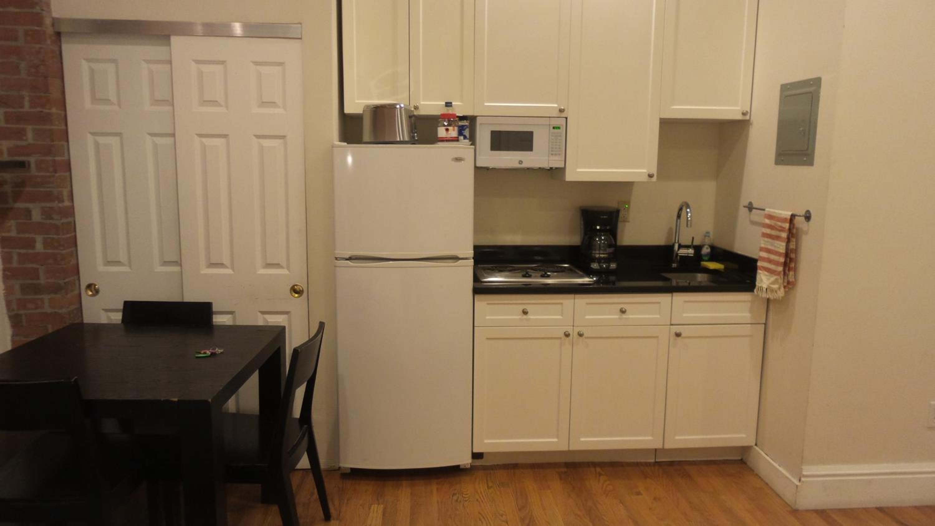 One-Bedroom Apartment - Non-Smoking photo 3