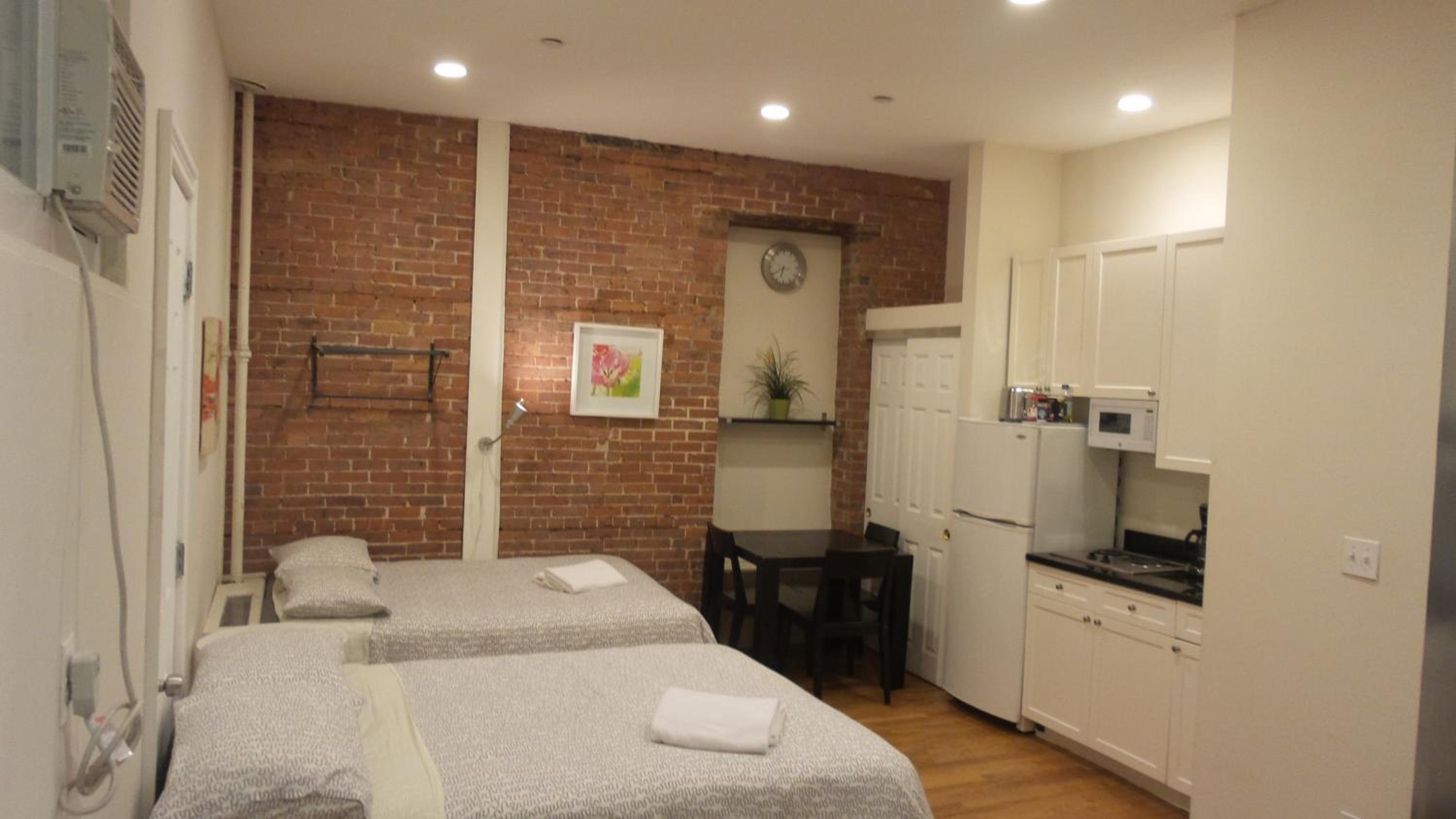 One-Bedroom Apartment - Non-Smoking photo 1