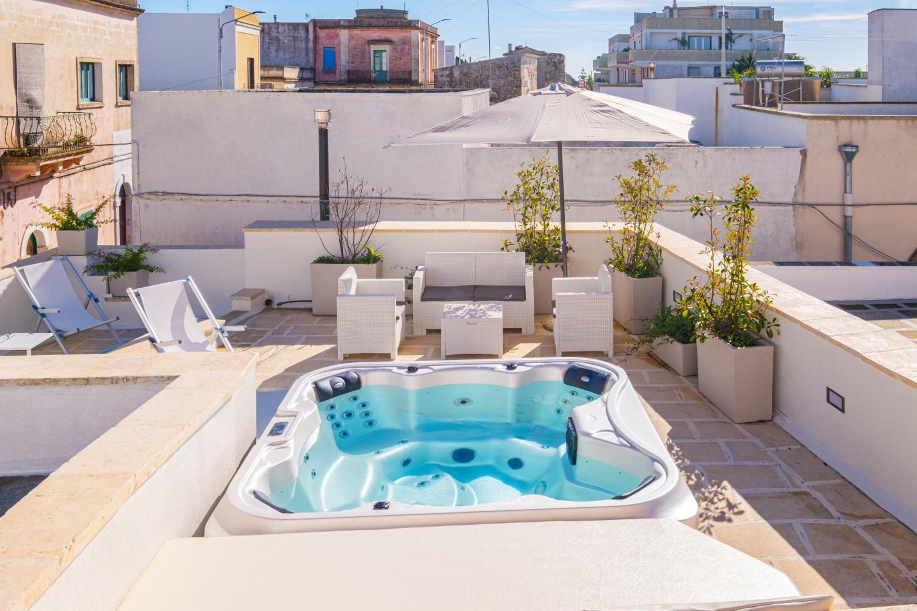 Two-Bedroom Apartment with Jacuzzi and Terrace photo 2