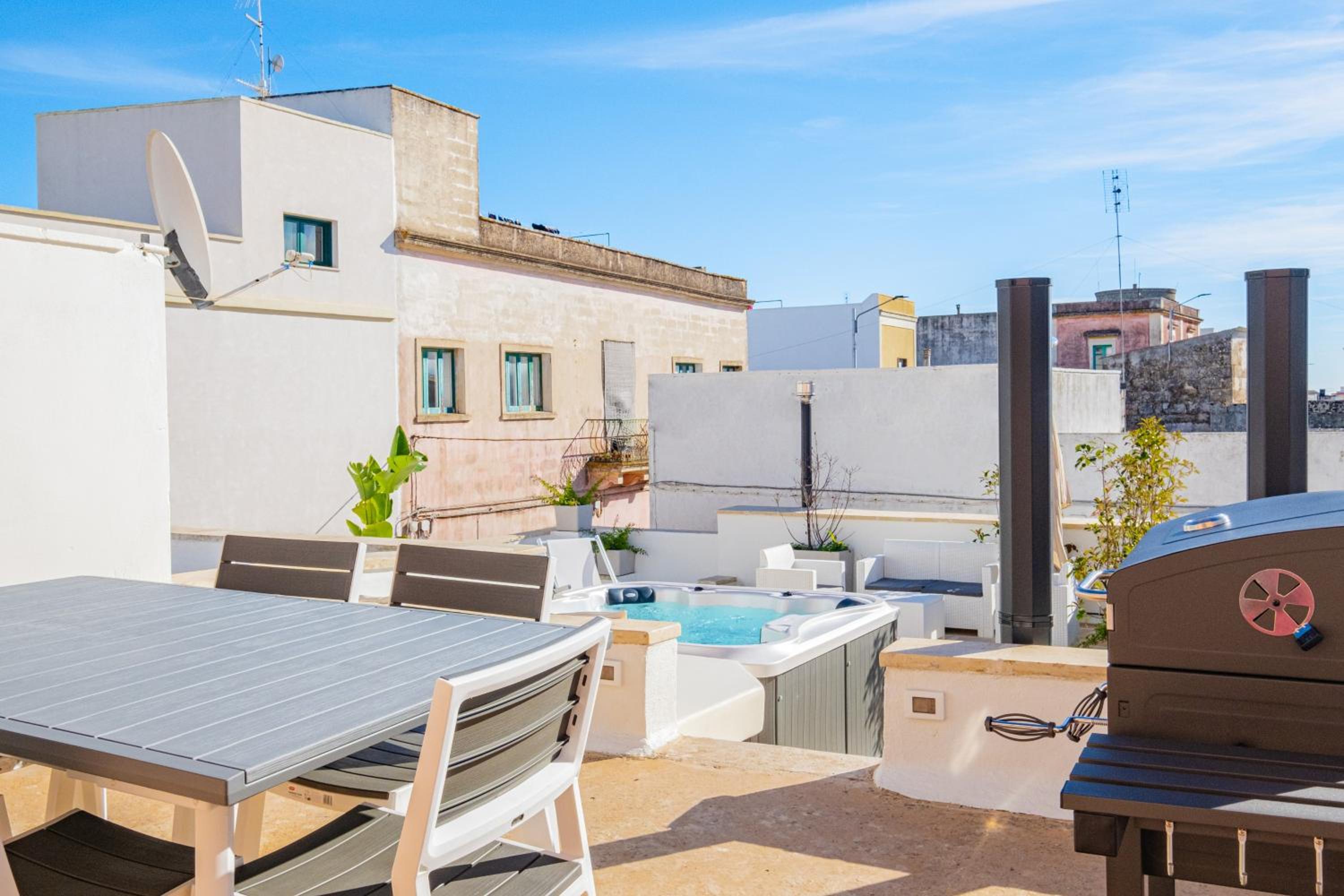 Two-Bedroom Apartment with Jacuzzi and Terrace photo 3