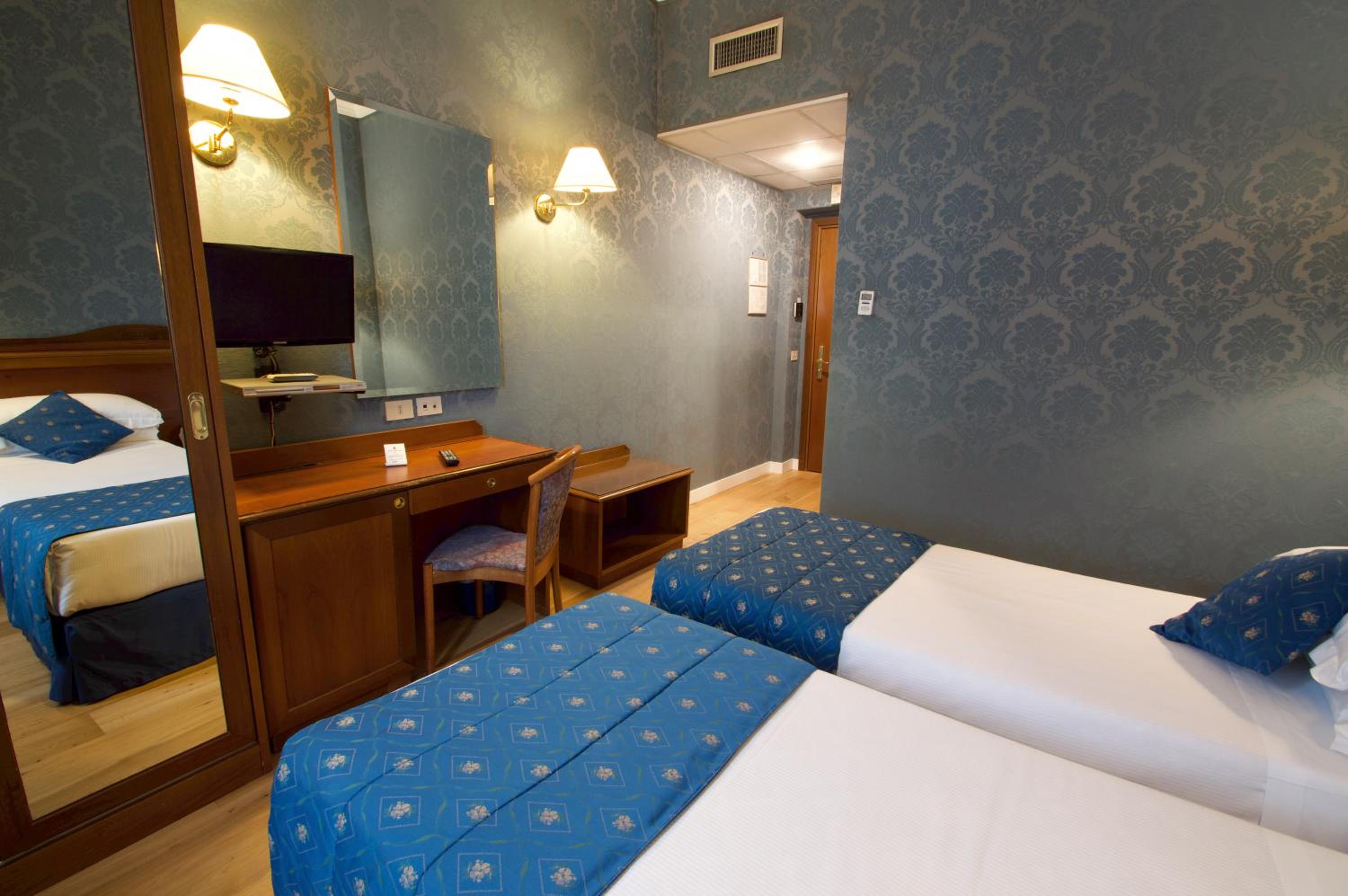 Superior Double or Twin Room thumbnail 5