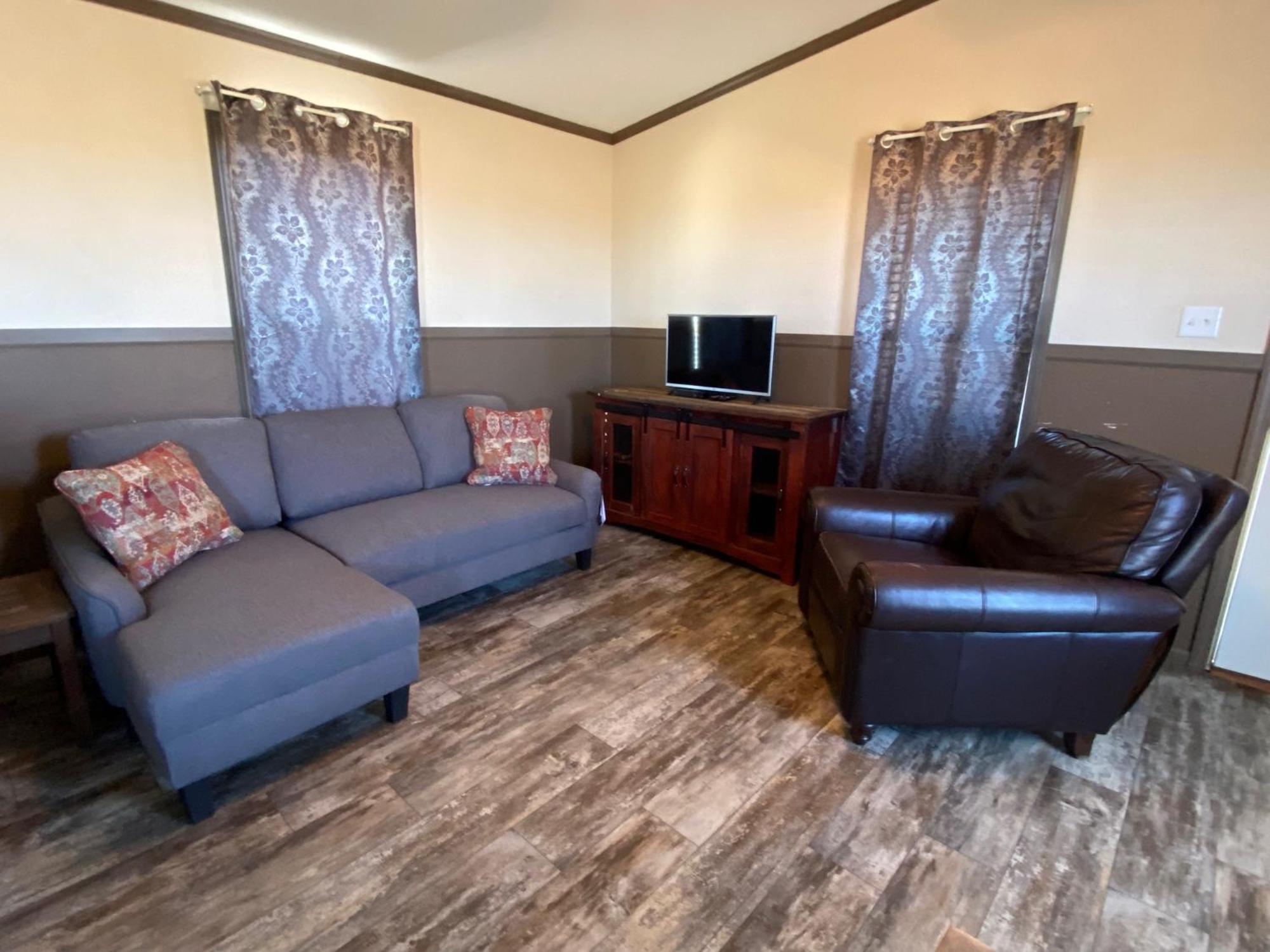 Deluxe Family Room photo 3