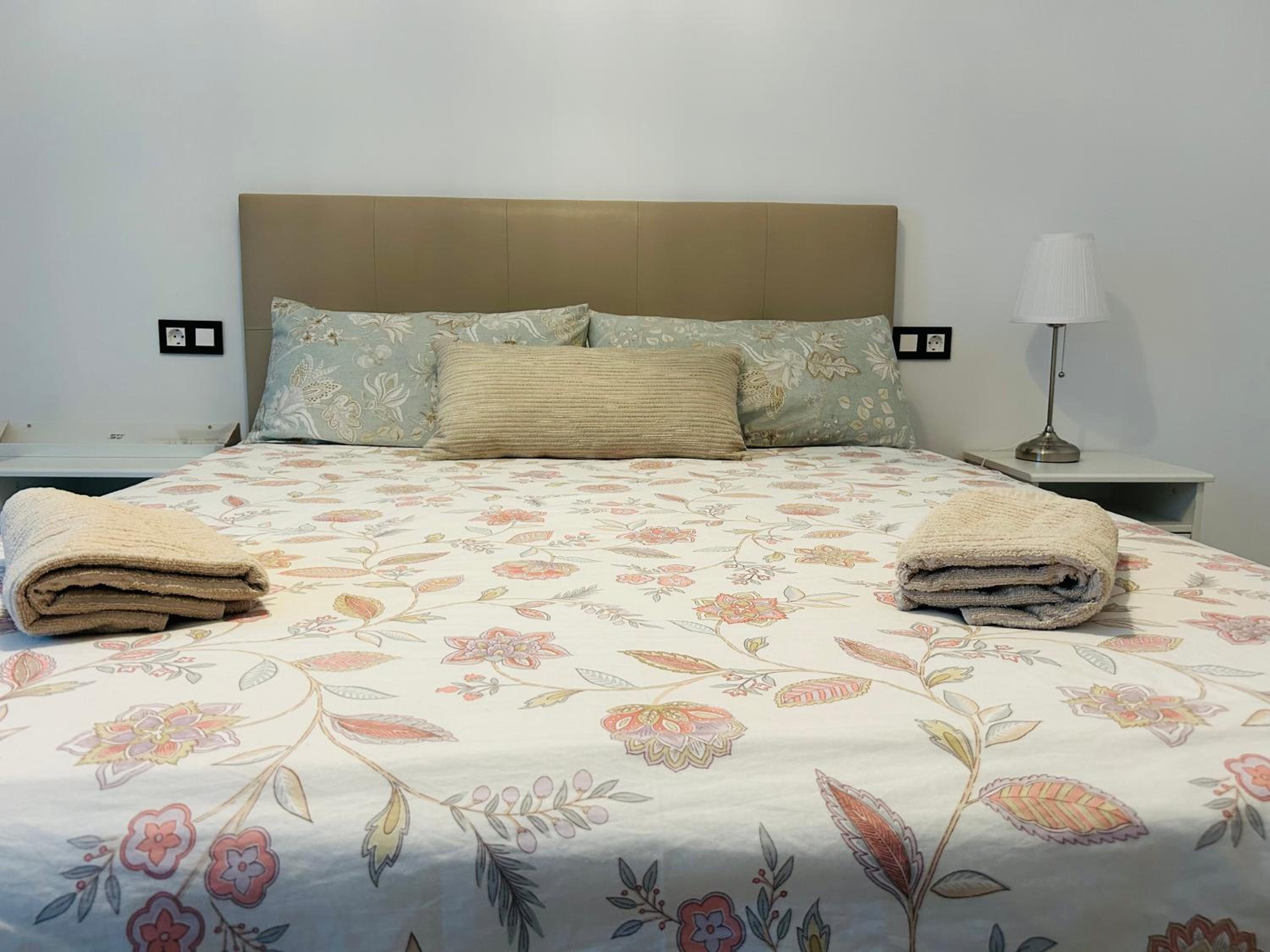 Apartamento de Dos Habitaciones - Primer Piso