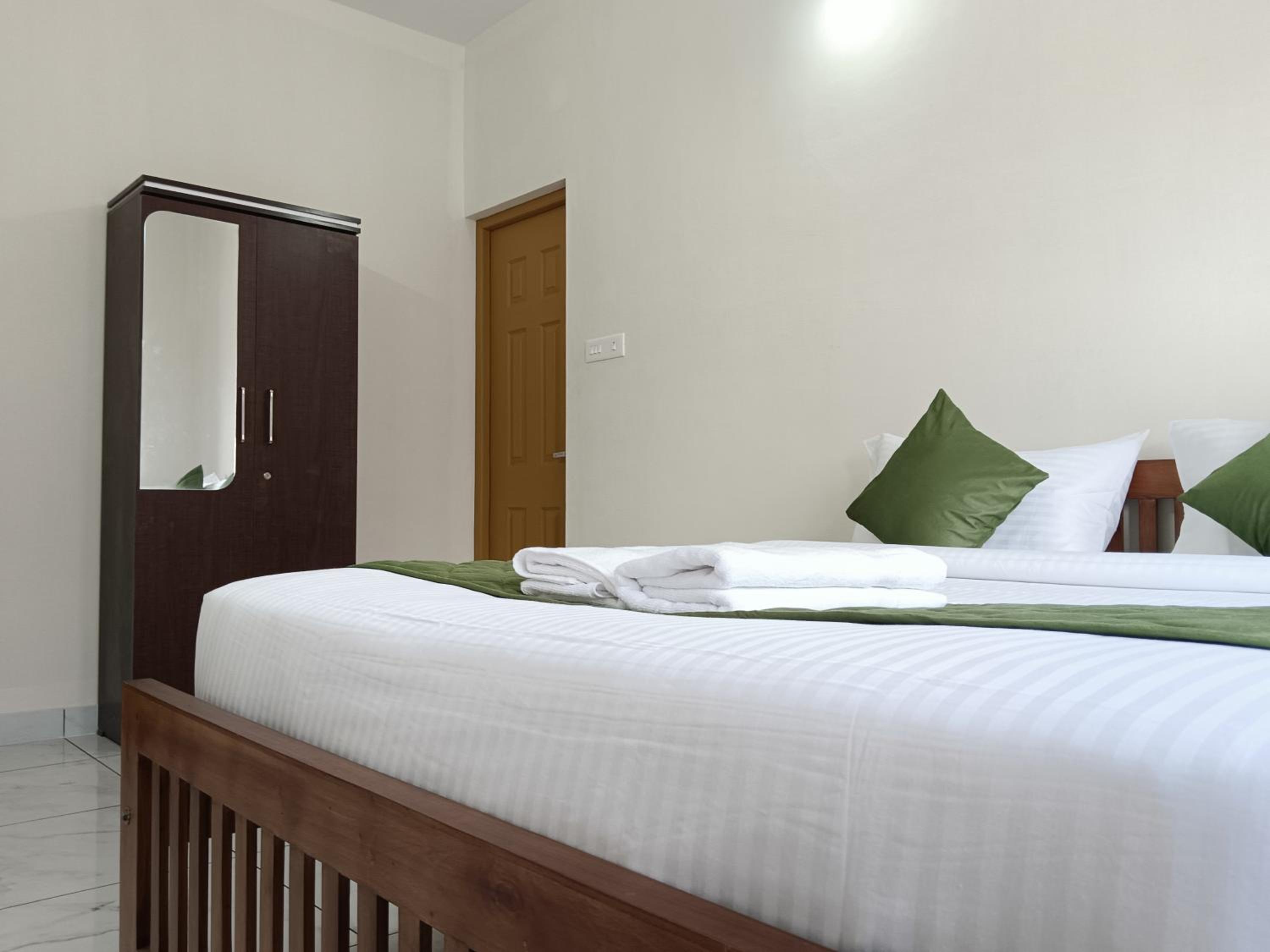 Budget Double Room photo 3