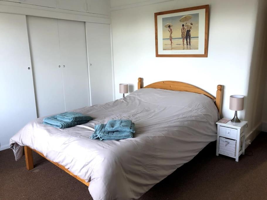 Five-Bedroom House photo 1