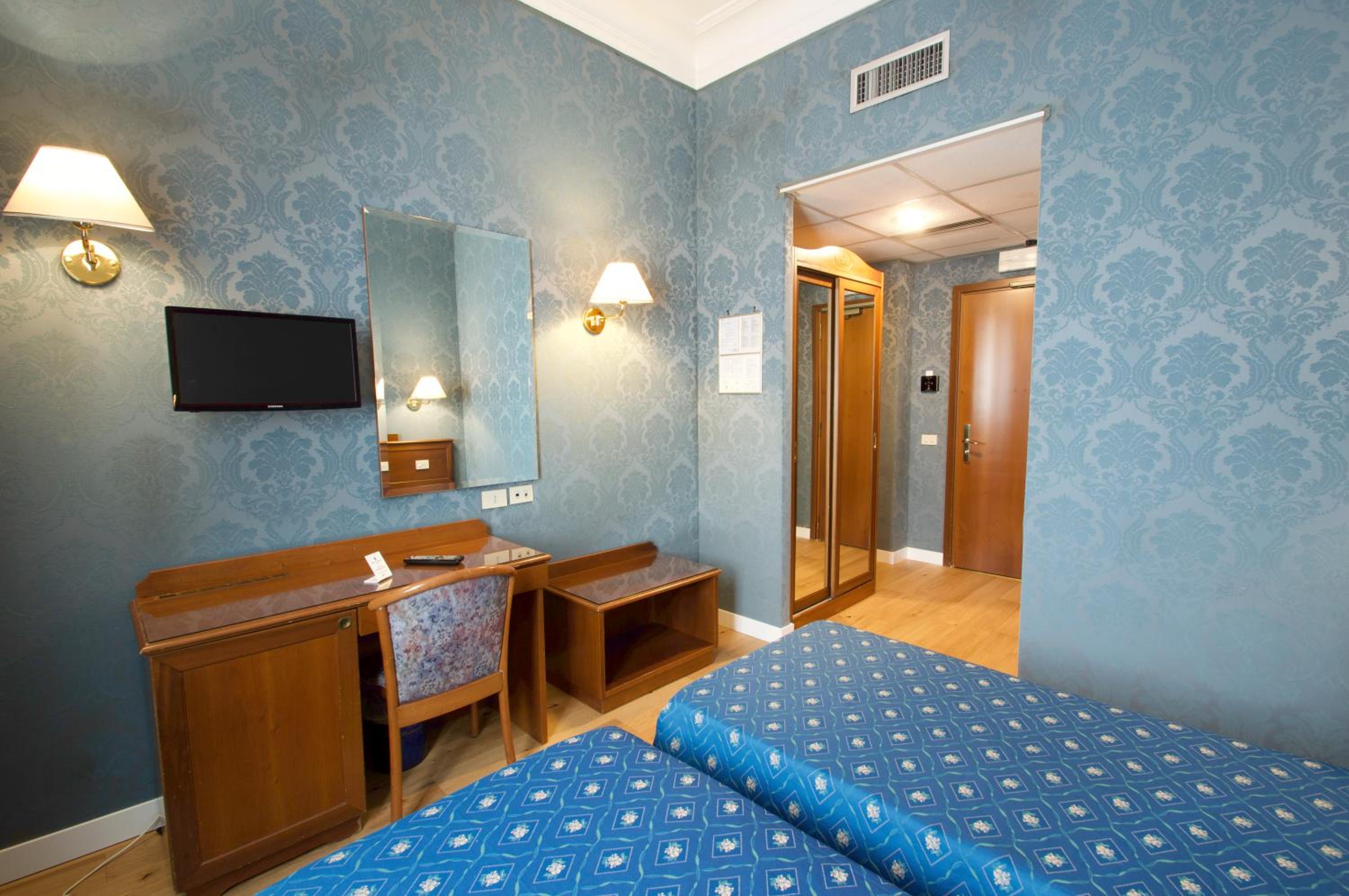 Standard Double or Twin Room thumbnail 5