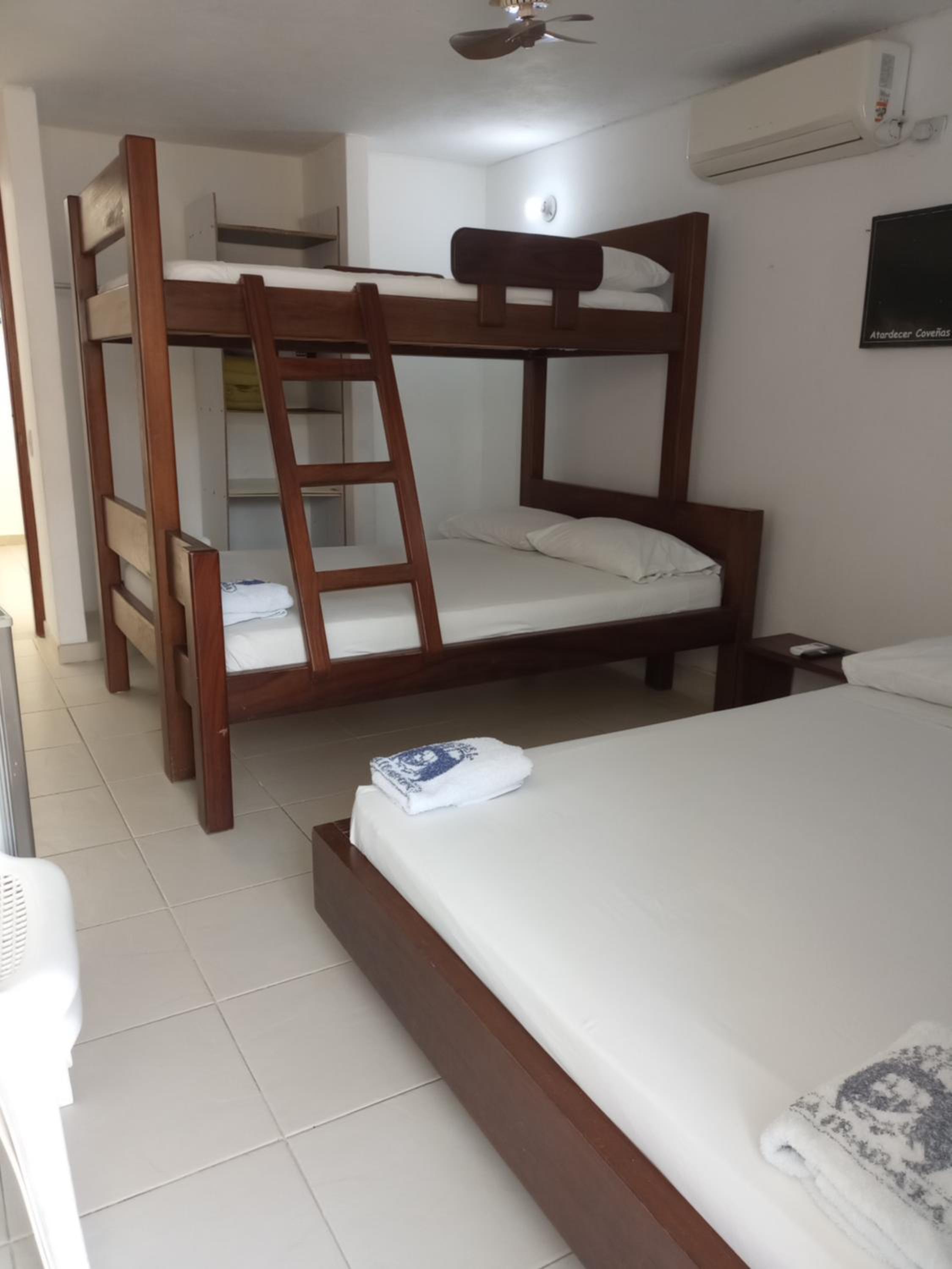 Family Room (5 Adults) with Sea View photo 2