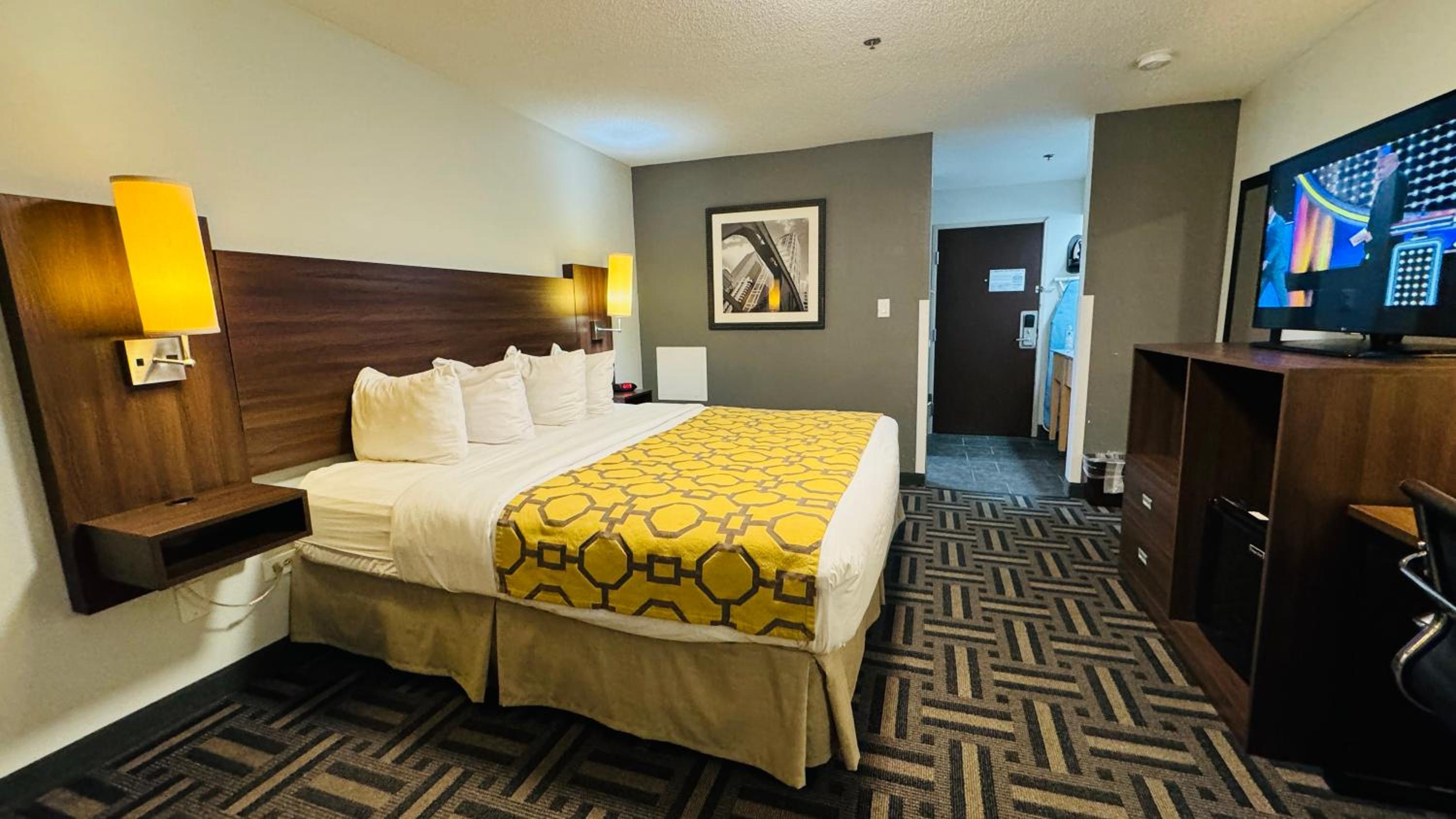 King Room - Non-Smoking - Photo 2