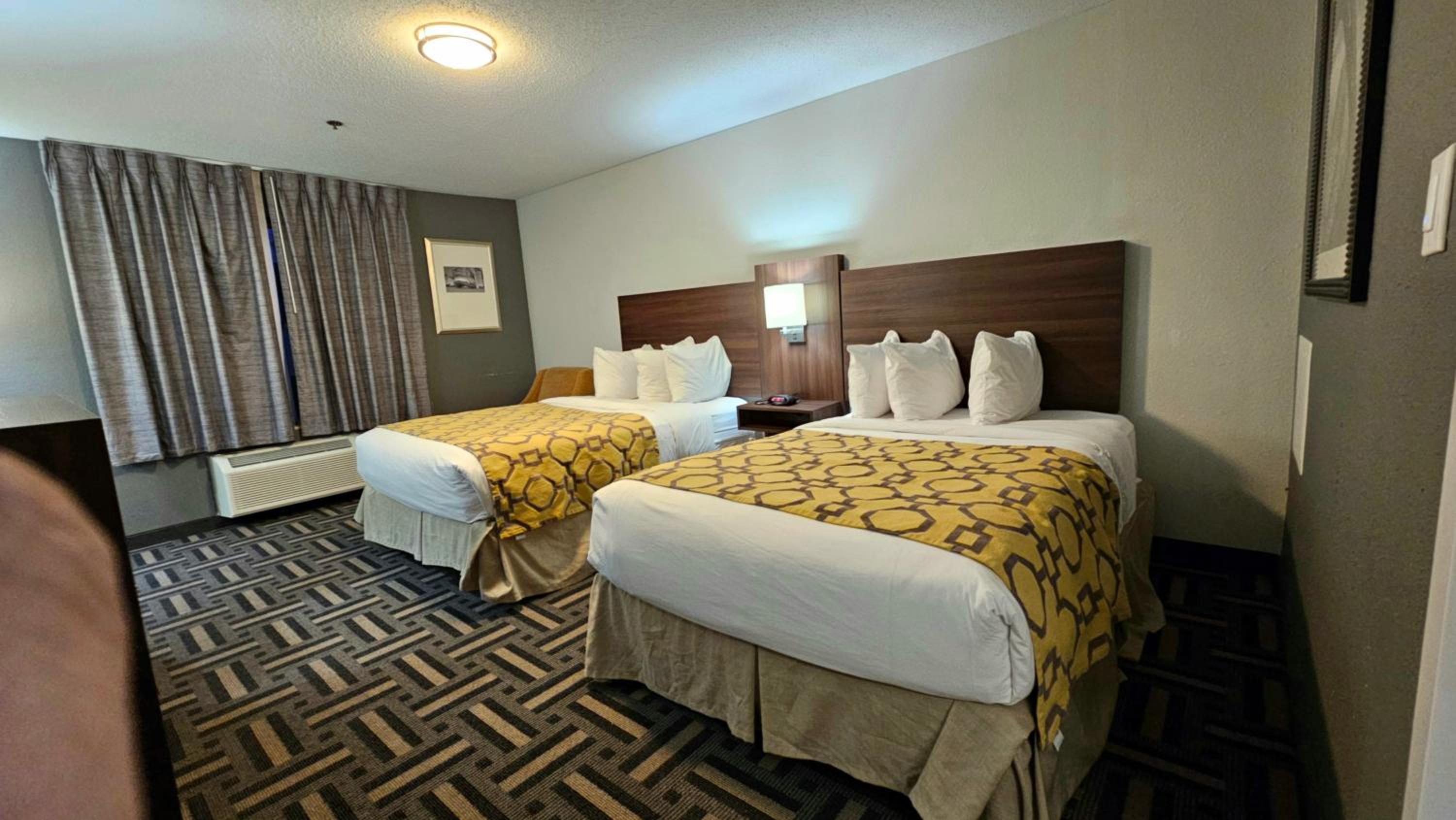 Double Room with Two Double Beds - Non-Smoking - Photo 3