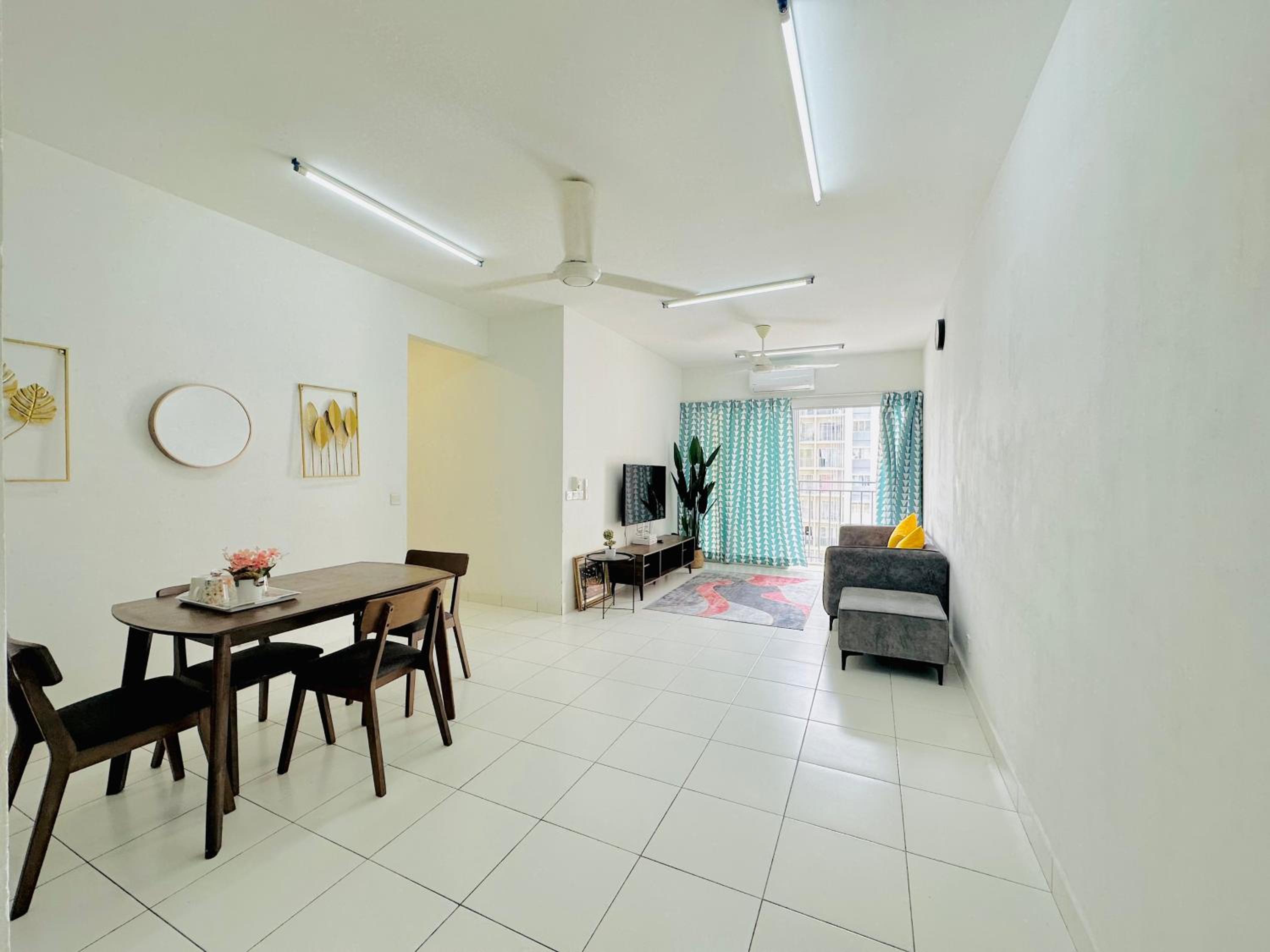 Three-Bedroom Apartment photo 1